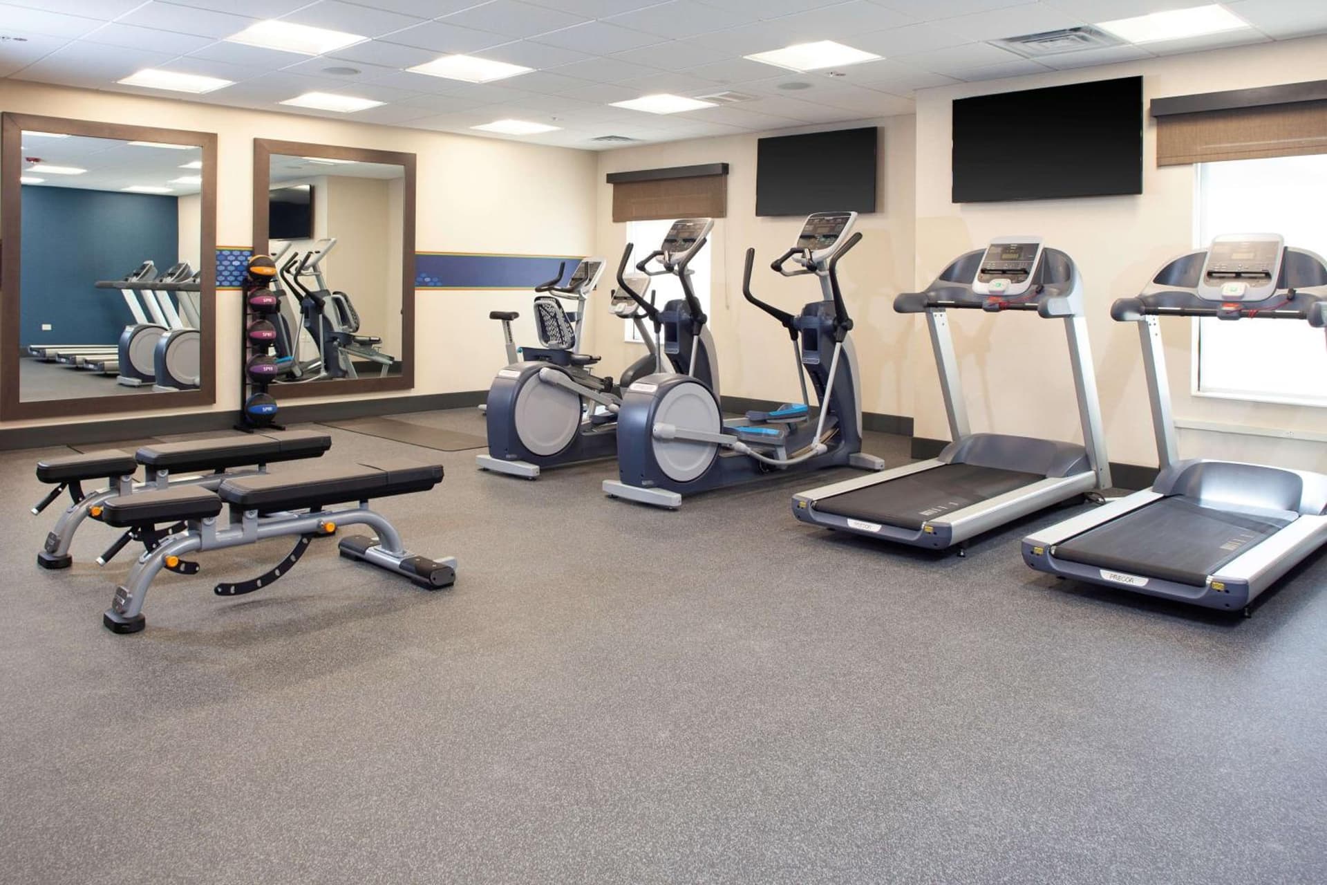 Hampton Inn & Suites Chicago-Burr Ridge gallery photo in Burr Ridge, IL — image 7