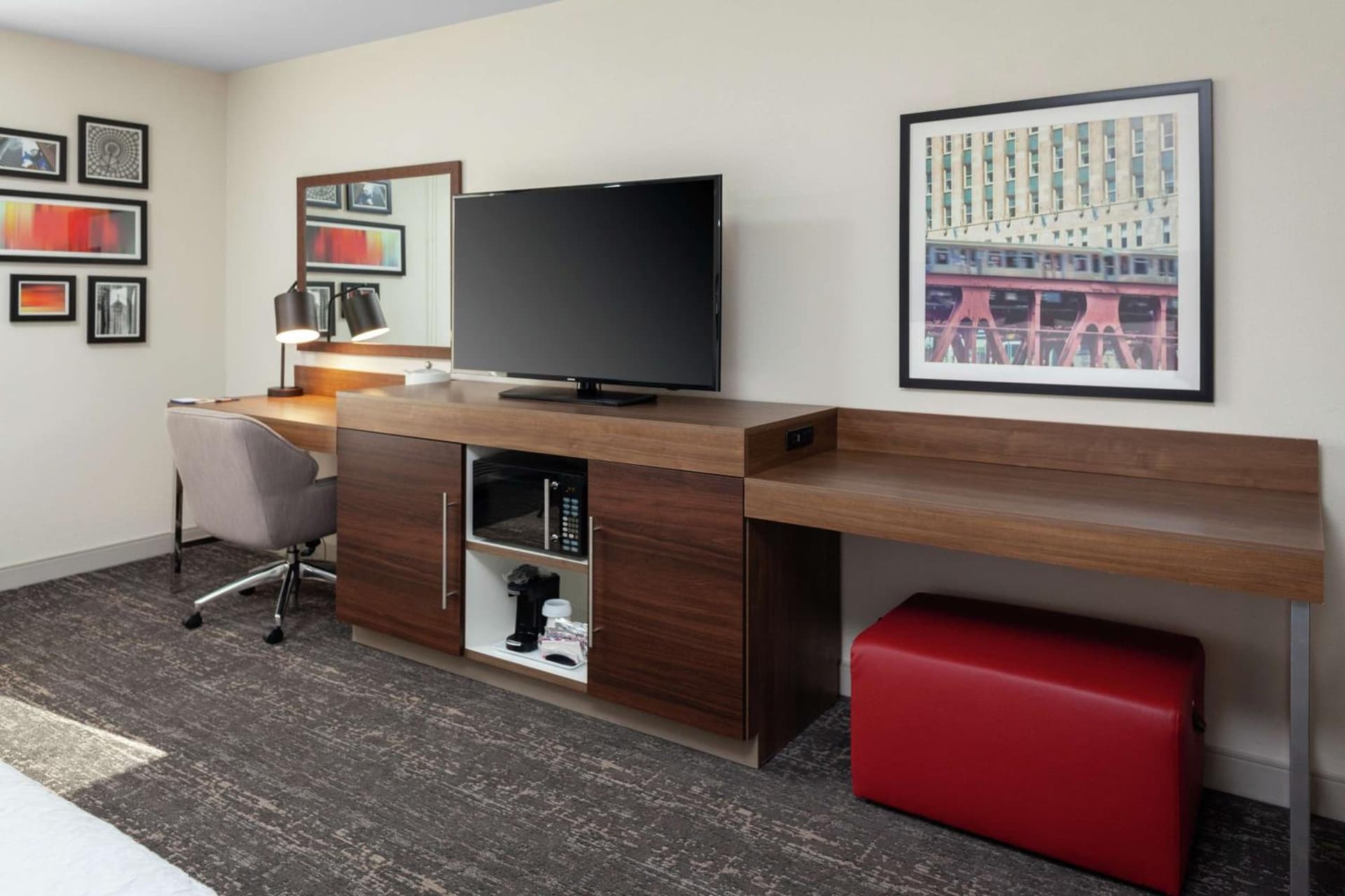 Hampton Inn & Suites Chicago-Burr Ridge gallery photo in Burr Ridge, IL — image 5