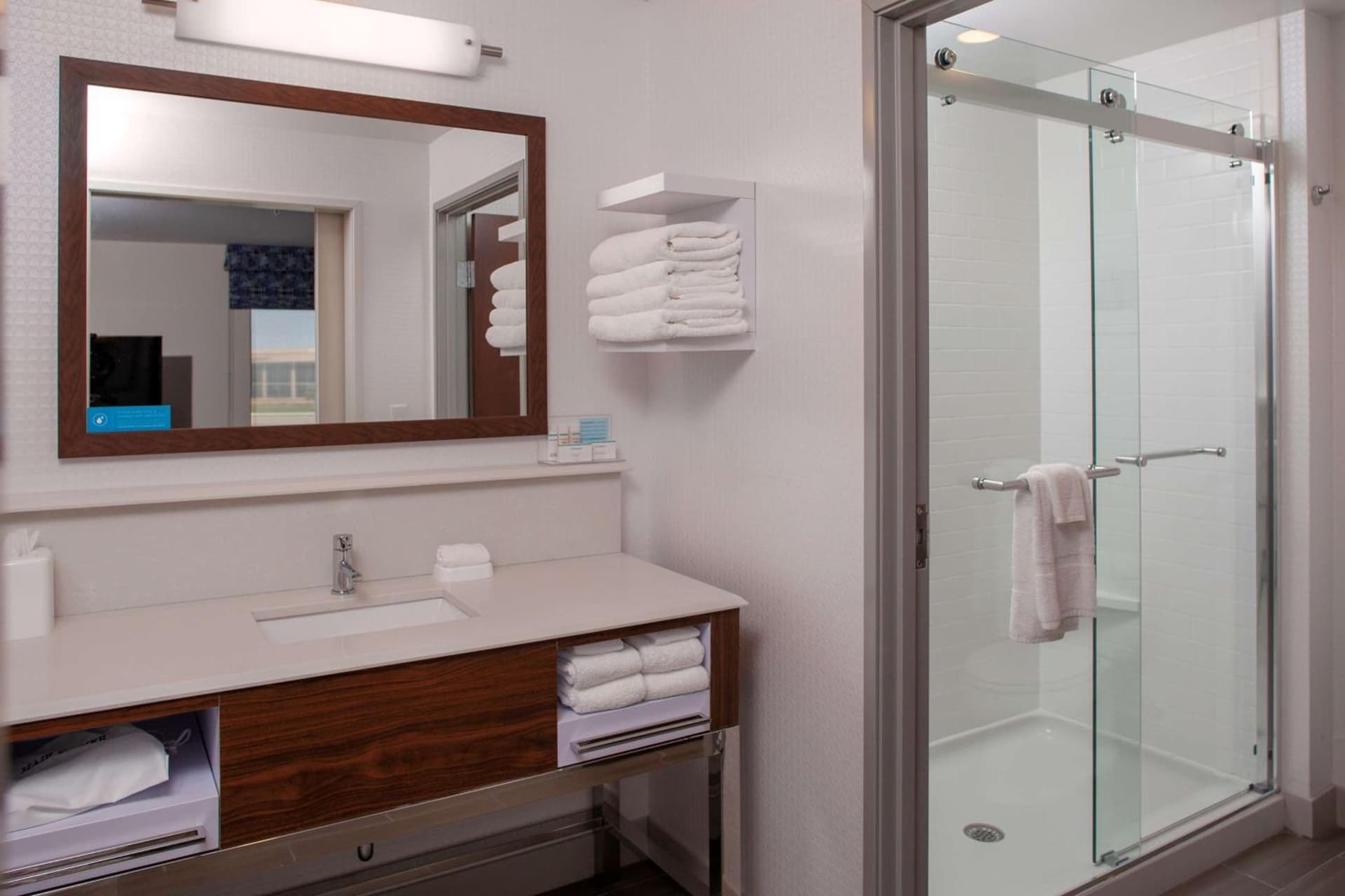 Hampton Inn & Suites Chicago-Burr Ridge gallery photo in Burr Ridge, IL — image 12