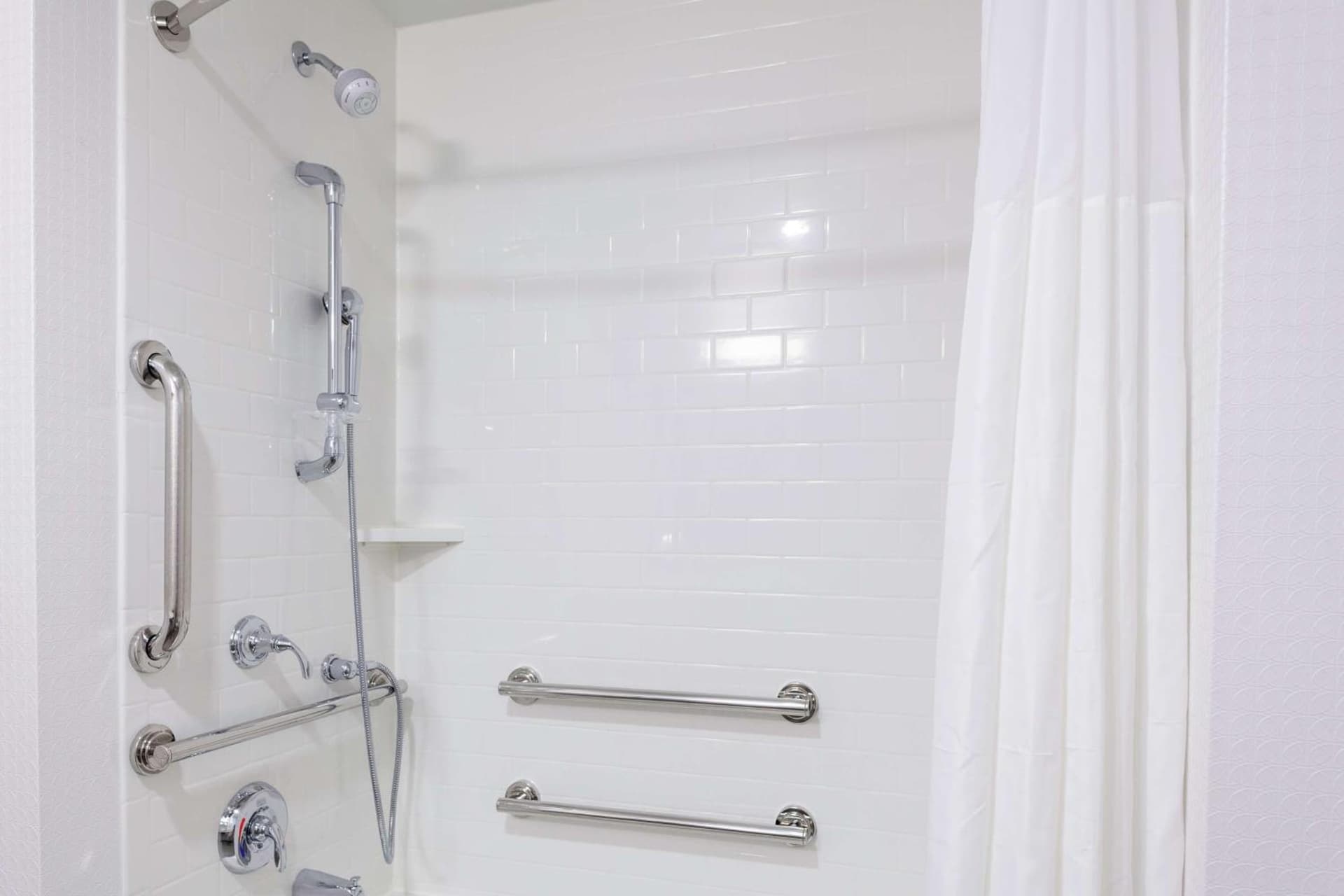 Hampton Inn & Suites Chicago-Burr Ridge gallery photo in Burr Ridge, IL — image 14