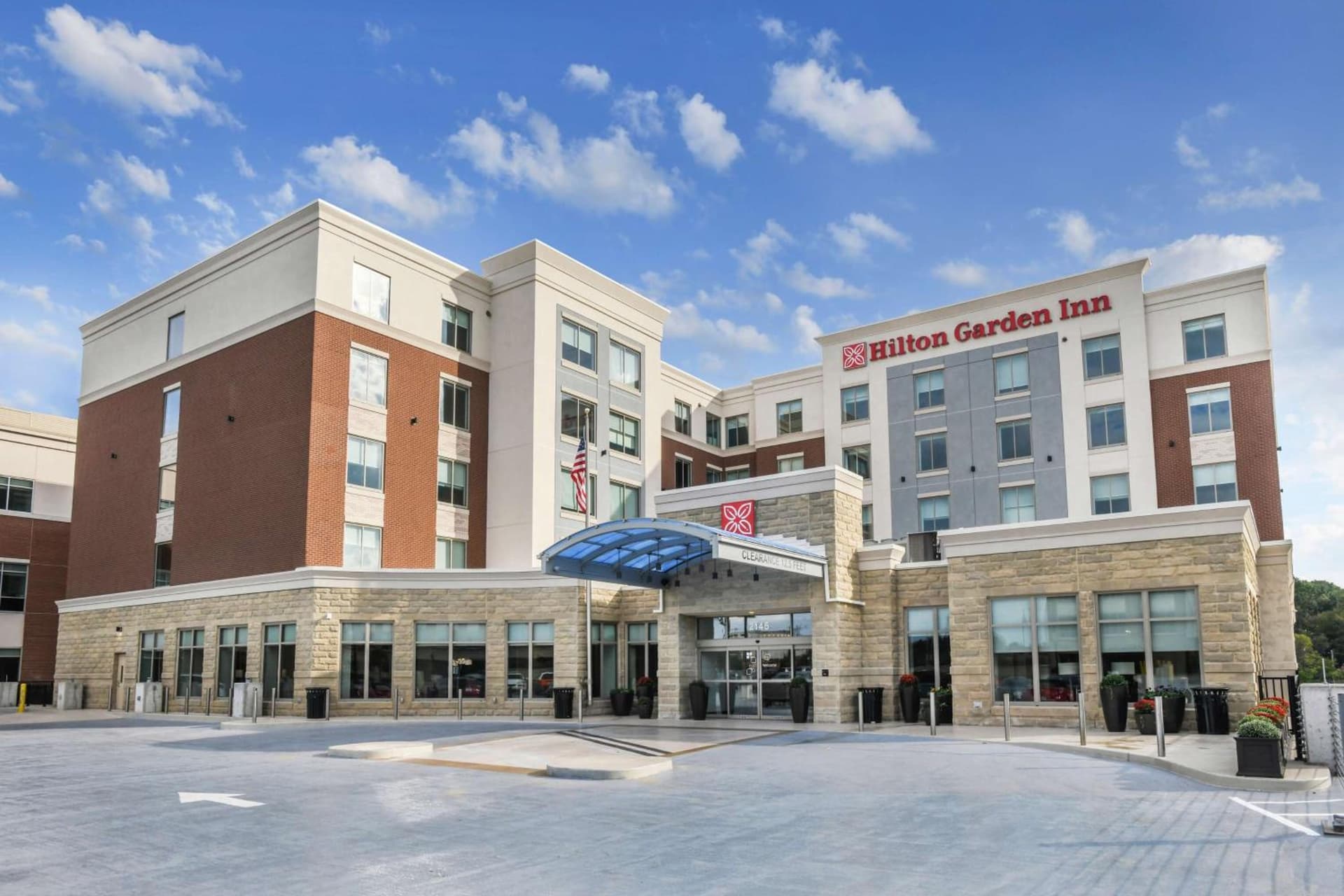 Hilton Garden Inn Cincinnati Midtown interior in Cincinnati, OH — gallery photo 2