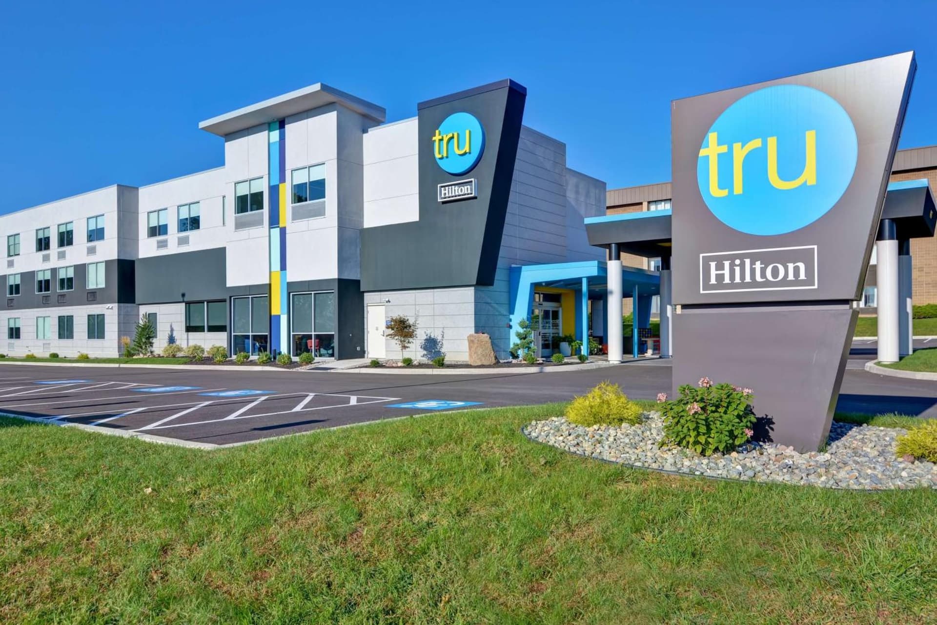 Tru by Hilton Syracuse North Airport Area featured exterior or lobby in Liverpool, NY — similar hotel