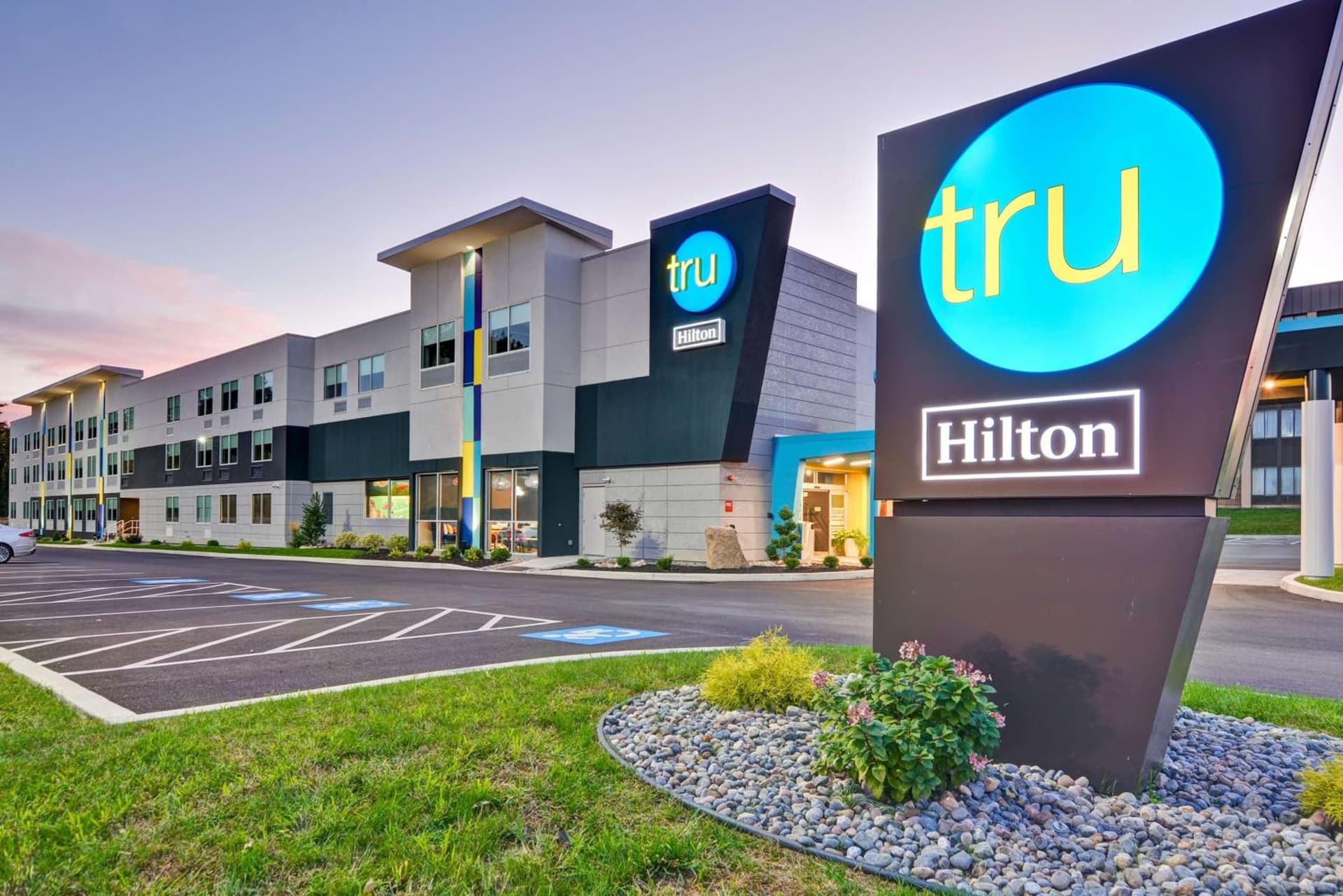 Tru by Hilton Syracuse North Airport Area interior in Liverpool, NY — gallery photo 2