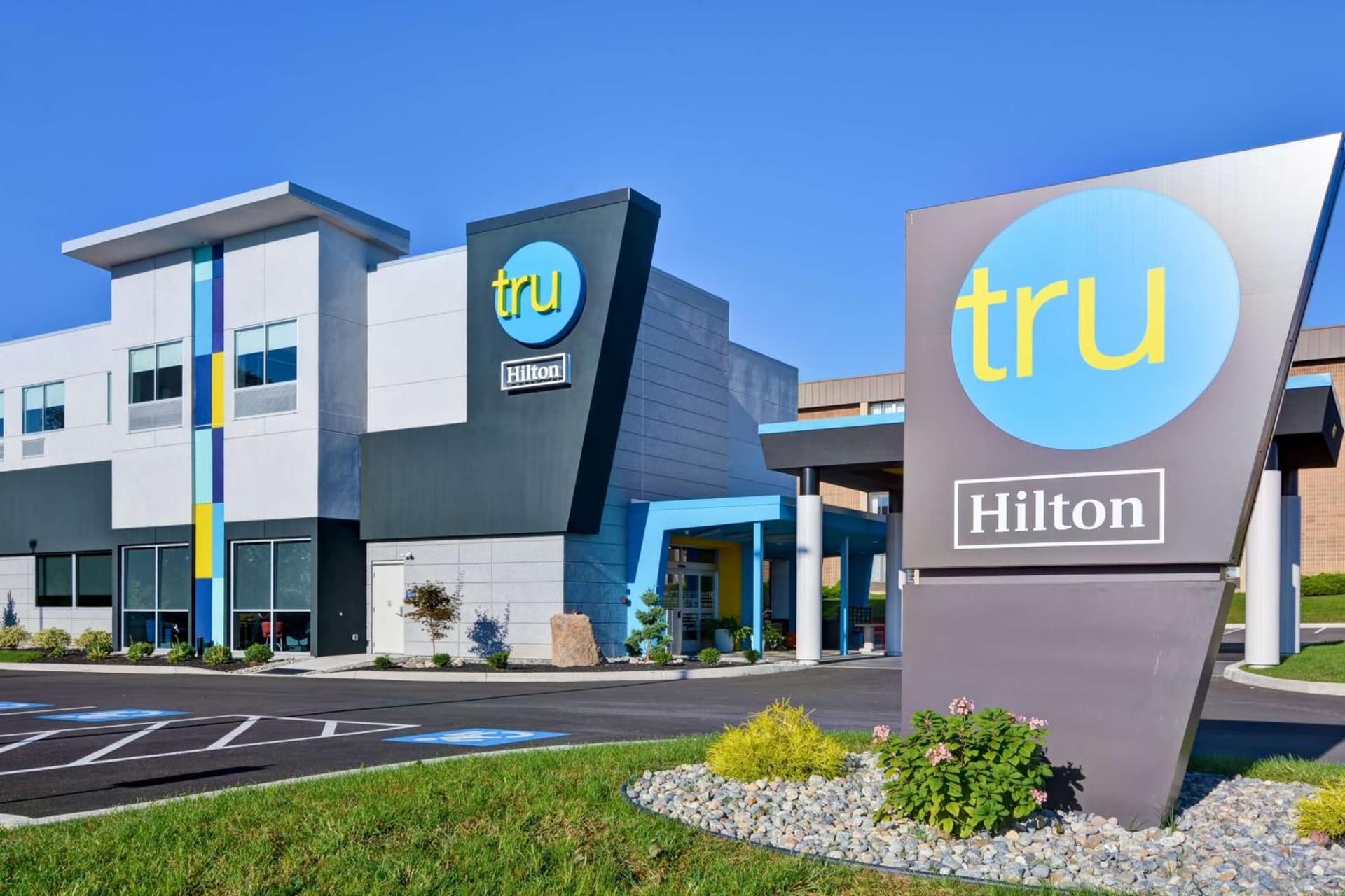 Tru by Hilton Syracuse North Airport Area gallery photo in Liverpool, NY — image 5
