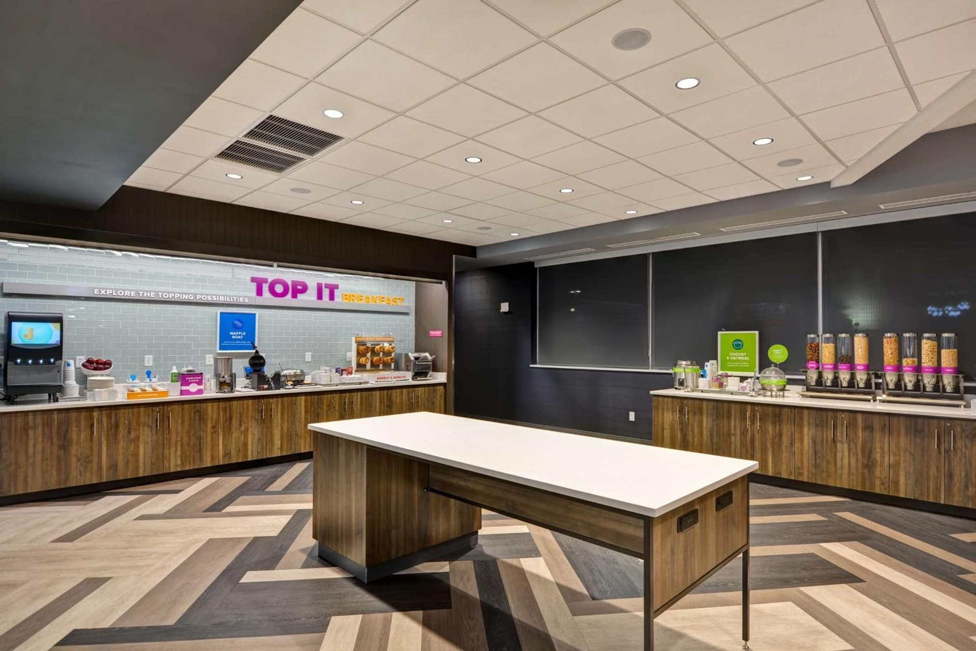 Tru by Hilton Syracuse North Airport Area gallery photo in Liverpool, NY — image 39