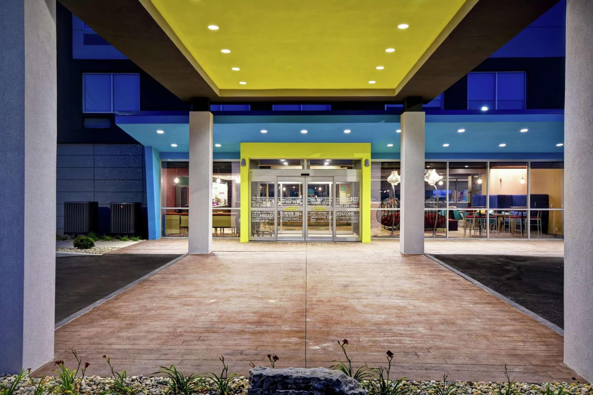 Tru By Hilton Fort Wayne interior in Fort Wayne, IN — gallery photo 2