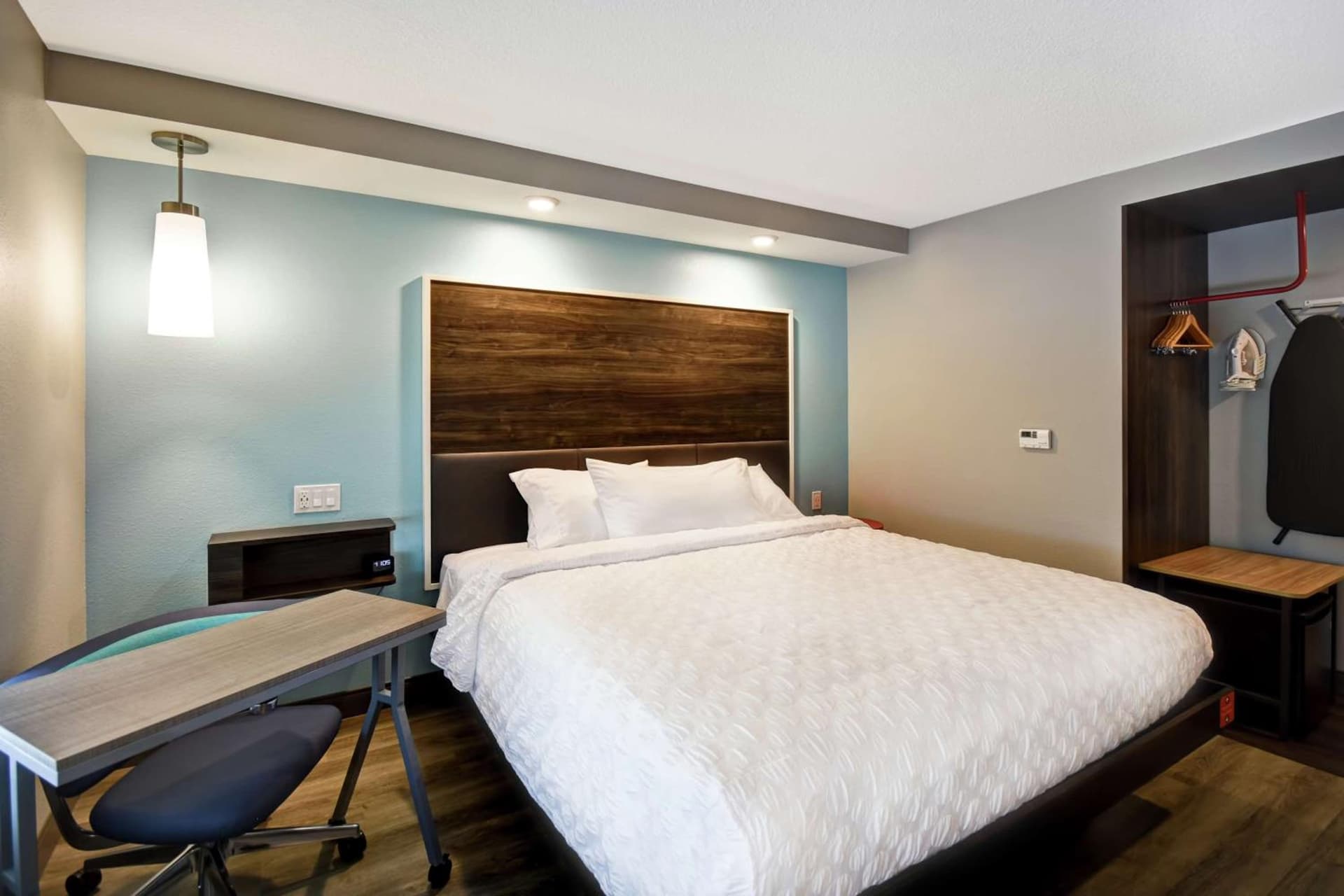 Tru By Hilton Fort Wayne interior in Fort Wayne, IN — gallery photo 2