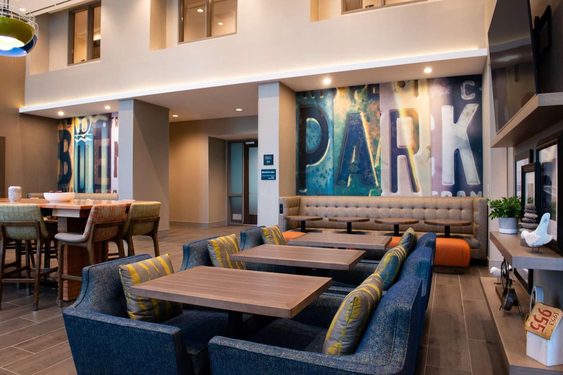 Hampton Inn & Suites Buena Park interior in Buena Park, CA — gallery photo 2