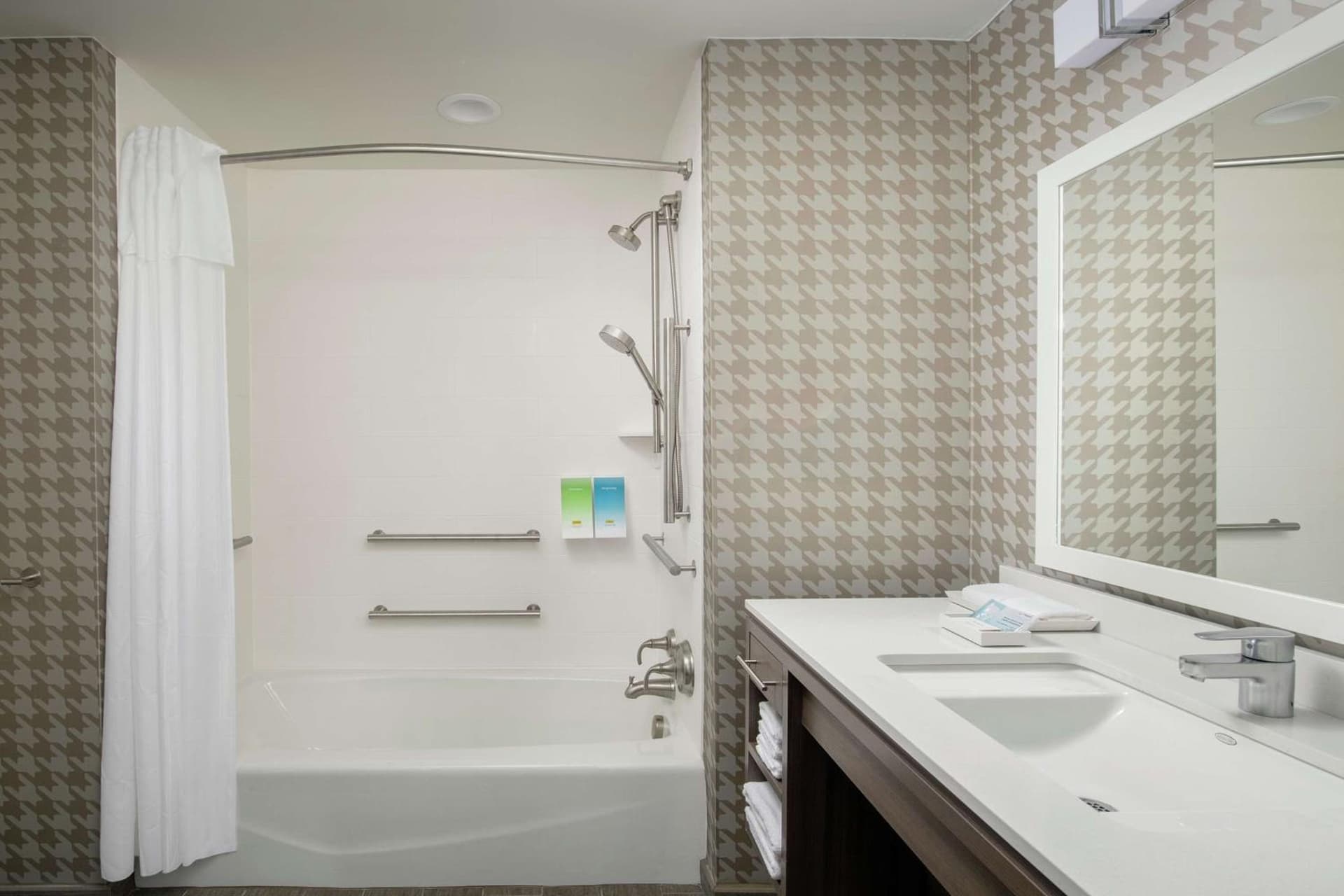 Home2 Suites by Hilton Lakeland South Polk Parkway interior in Lakeland, FL — gallery photo 2