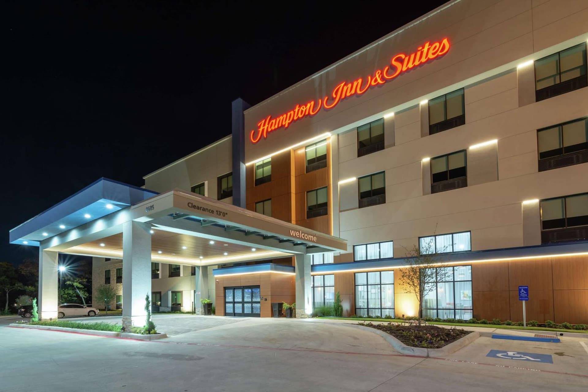 Hampton Inn & Suites Dallas East interior in Dallas, TX — gallery photo 2
