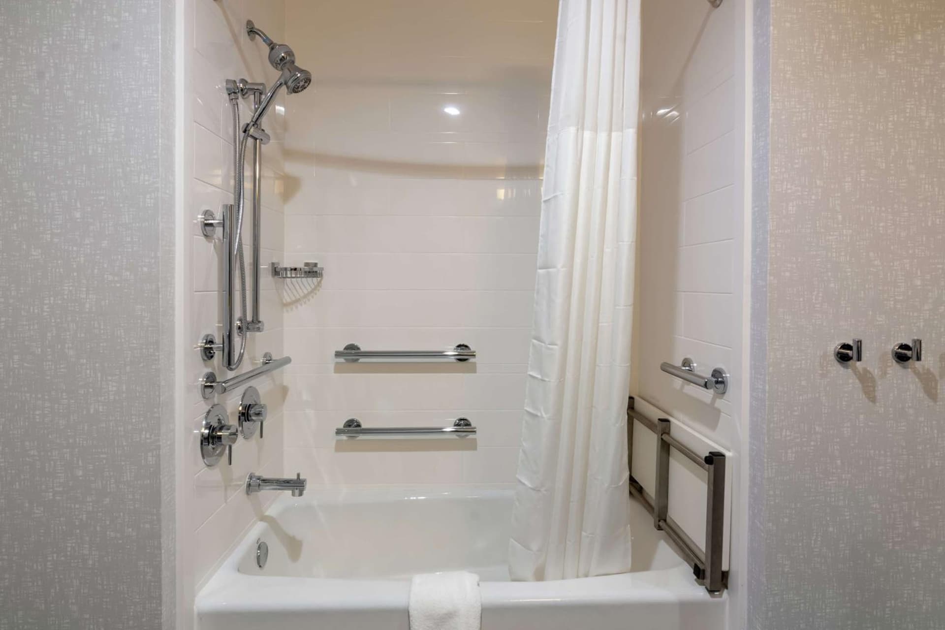 Hampton Inn & Suites Dallas East gallery photo in Dallas, TX — image 15