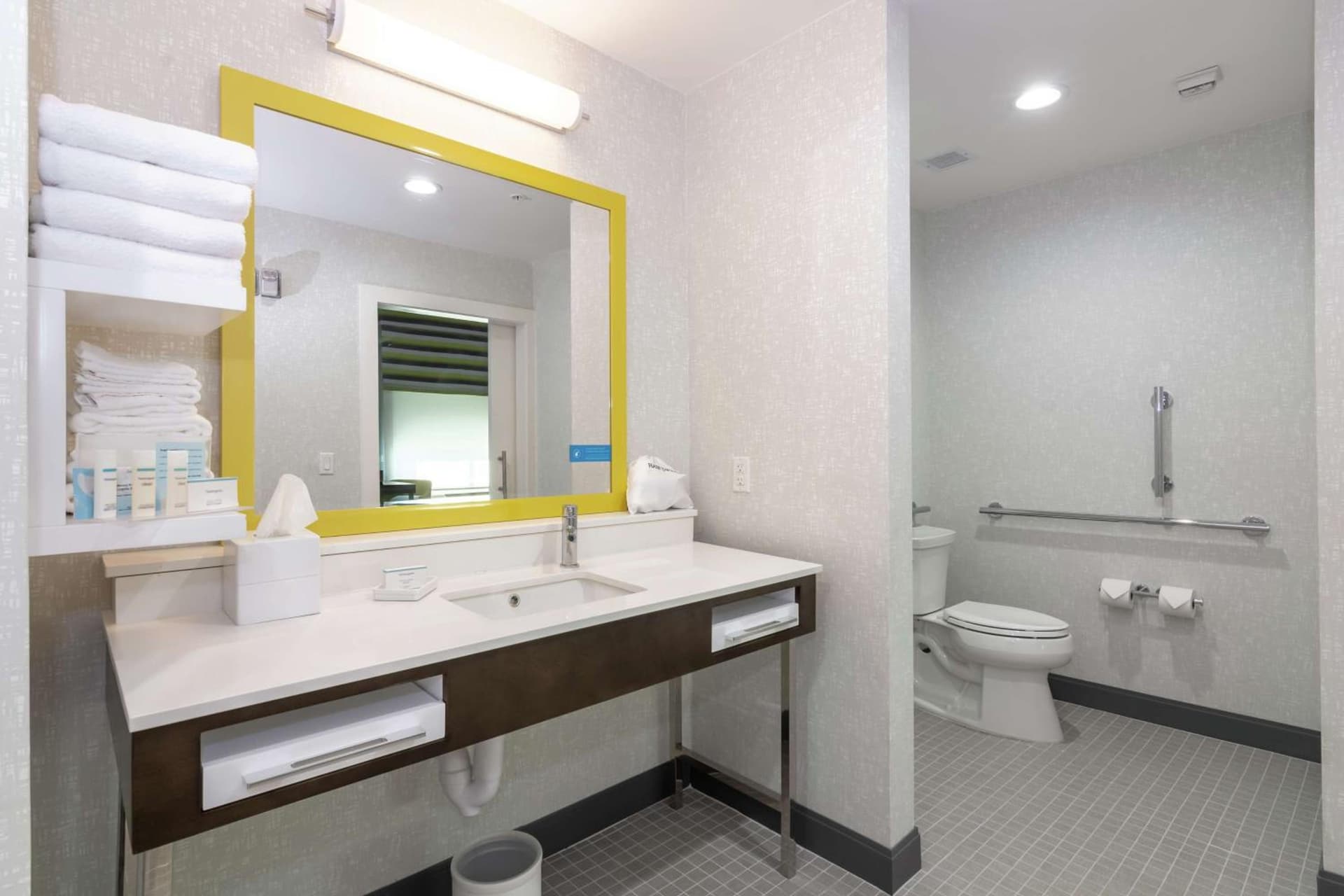 Hampton Inn & Suites Dallas East gallery photo in Dallas, TX — image 4
