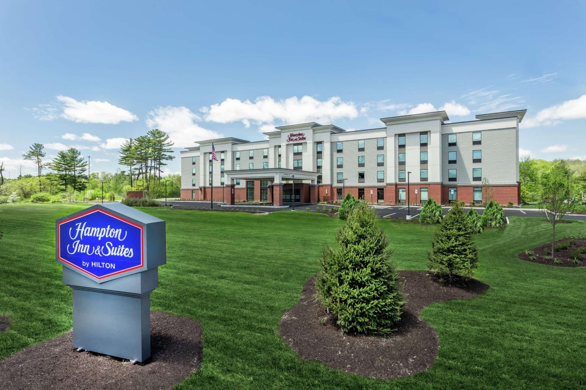 Hampton Inn & Suites Kittery-Portsmouth interior in Kittery — gallery photo 2