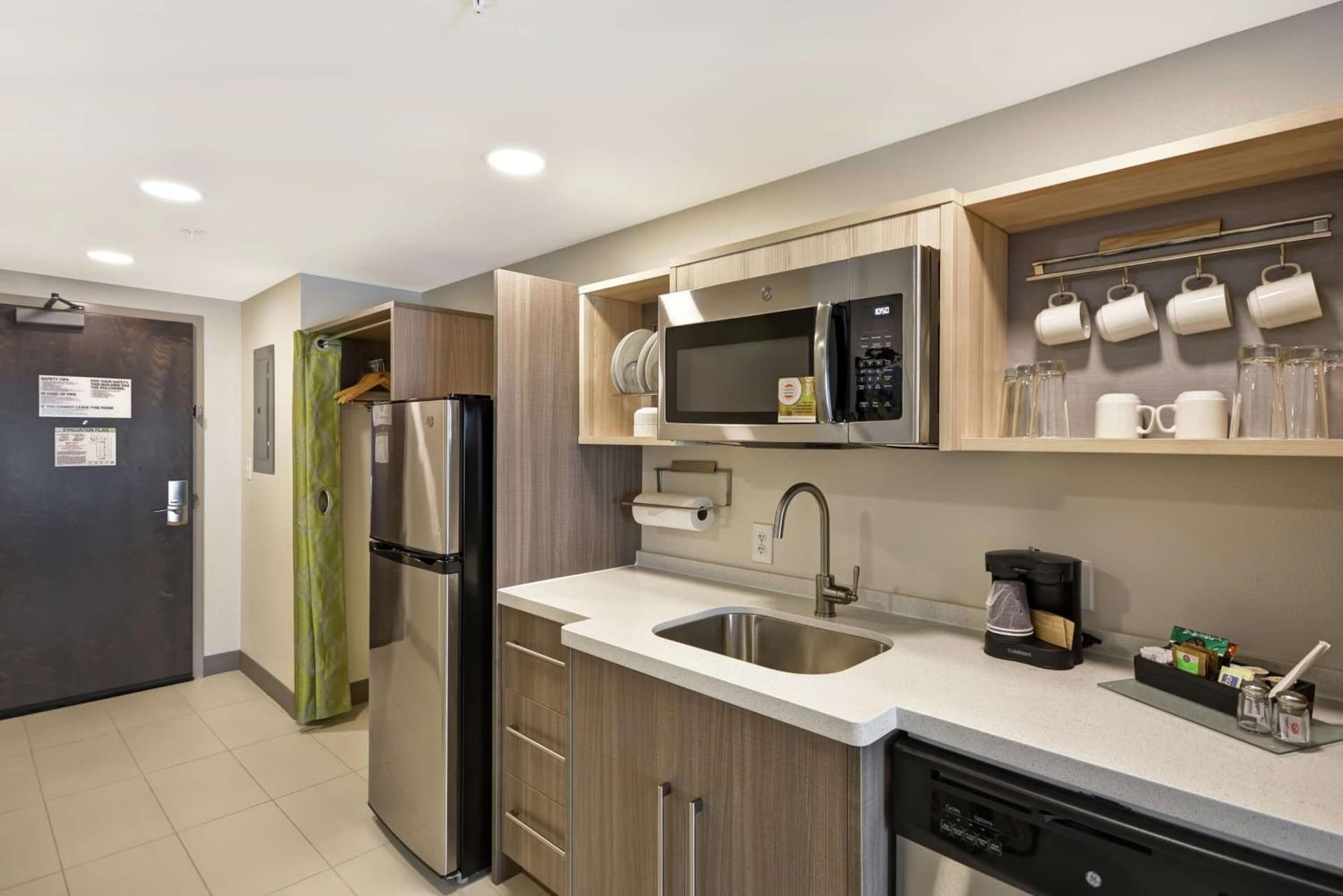 Home2 Suites By Hilton Warner Robins interior in Warner Robins, GA — gallery photo 2