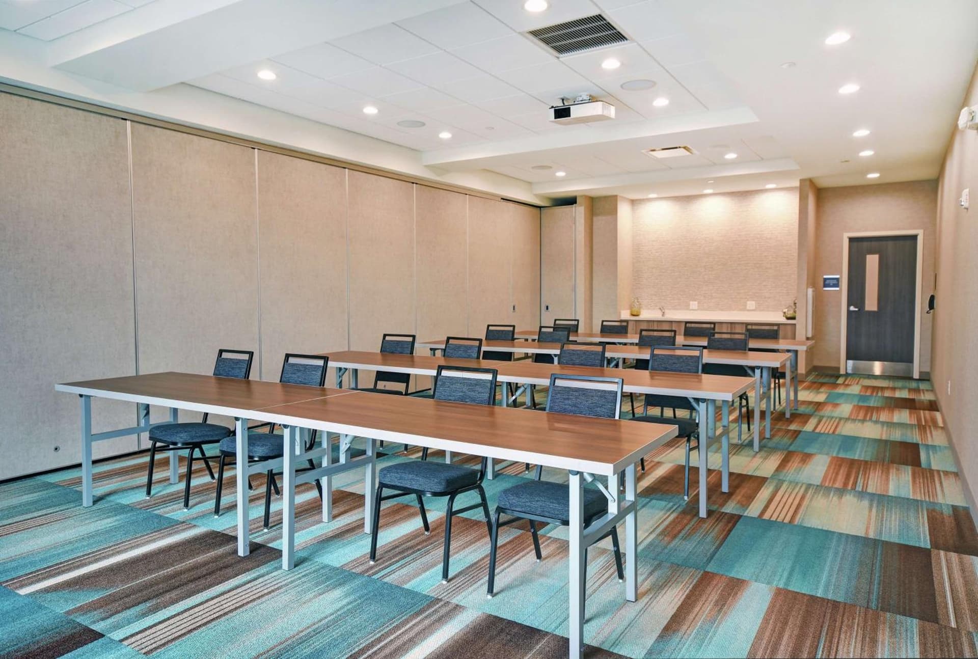 Home2 Suites By Hilton Beloit gallery photo in Beloit, WI — image 18