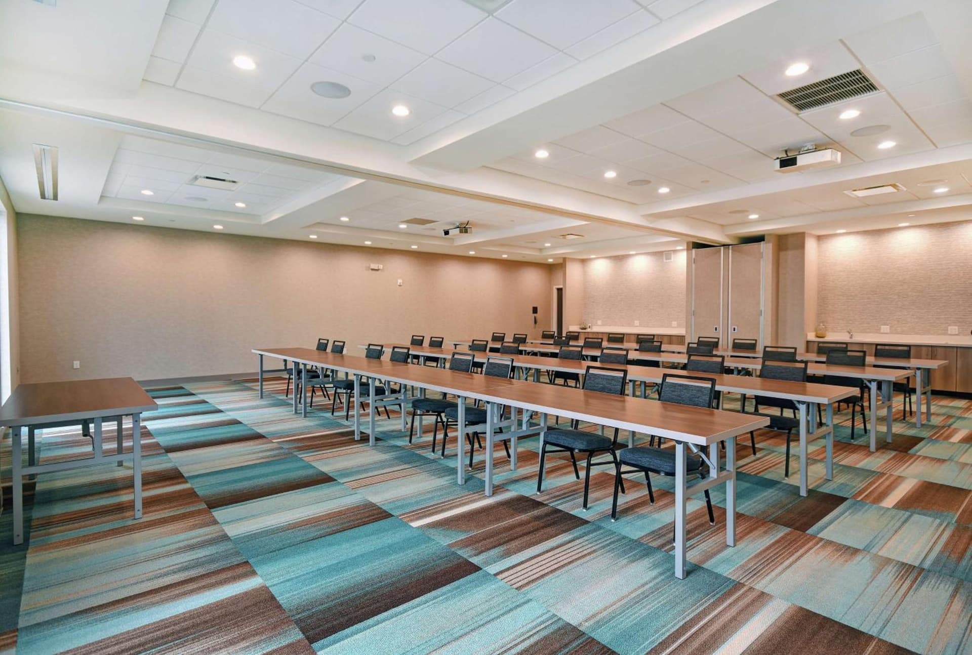 Home2 Suites By Hilton Beloit gallery photo in Beloit, WI — image 11