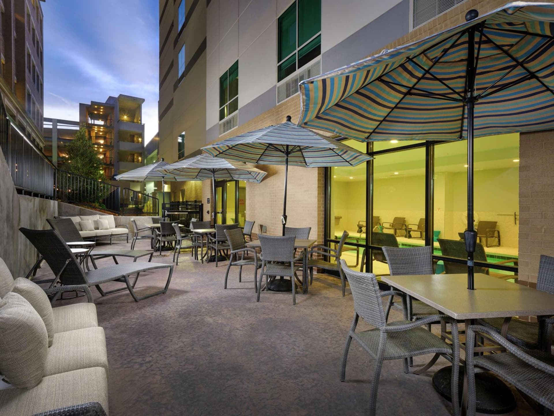 Hampton Inn & Suites Atlanta Decatur/Emory interior in Decatur, GA — gallery photo 2