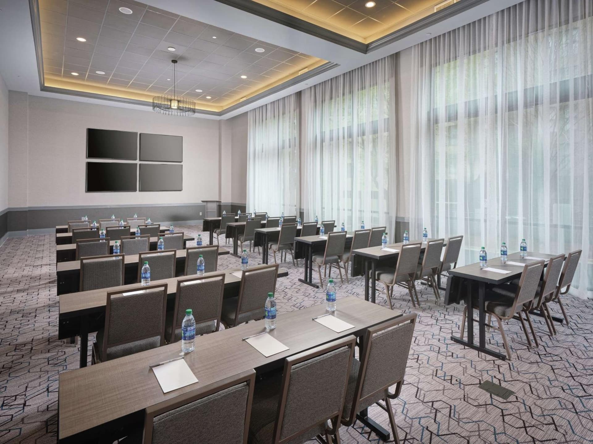 Hampton Inn & Suites Atlanta Decatur/Emory interior in Decatur, GA — gallery photo 2