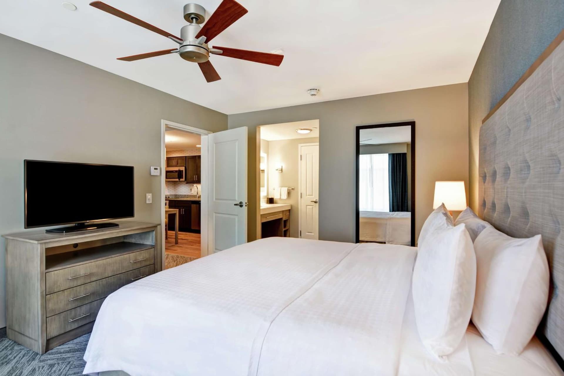 Homewood Suites By Hilton Hadley Amherst gallery photo in Hadley — image 24