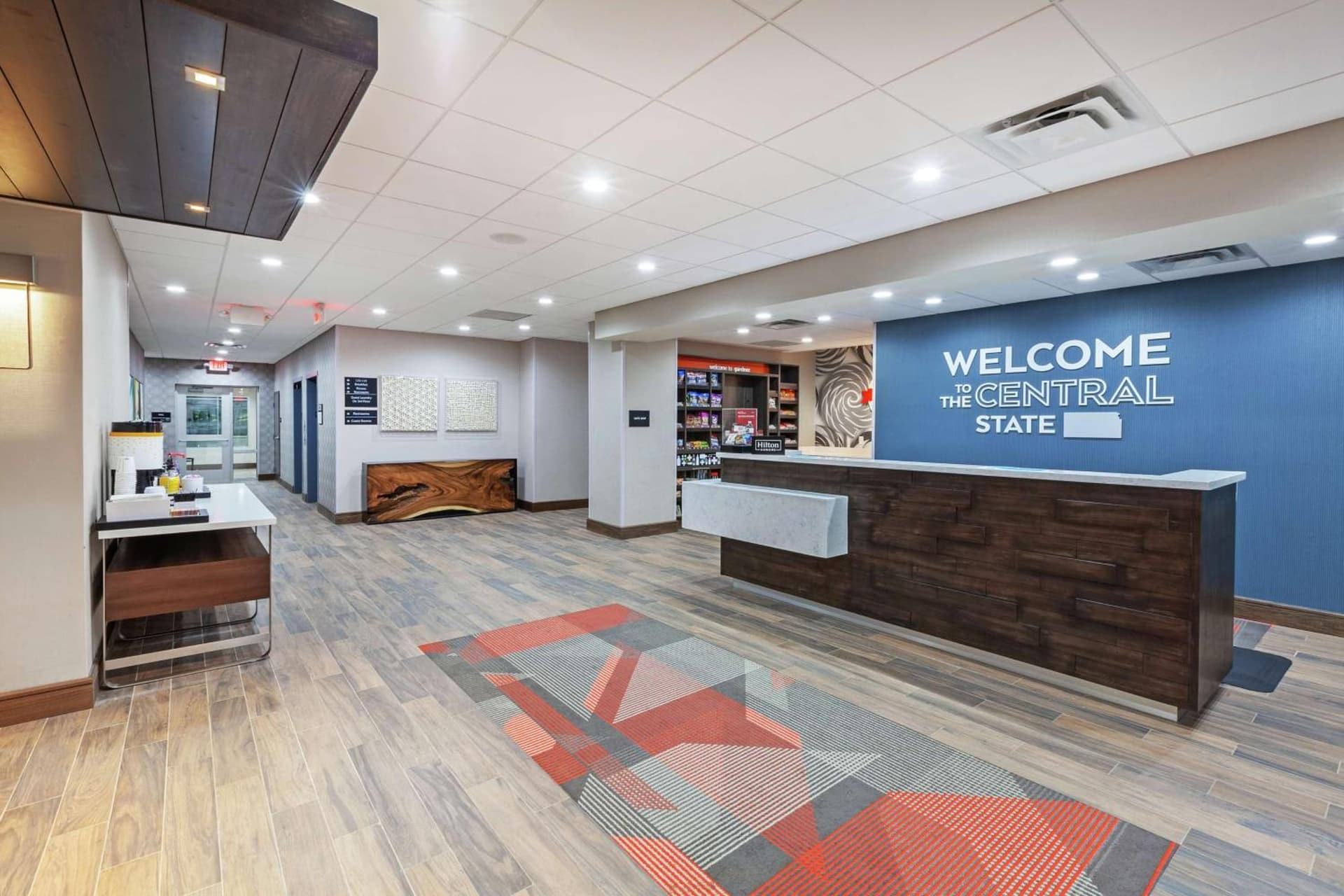 Hampton Inn Gardner interior in Gardner, KS — gallery photo 2