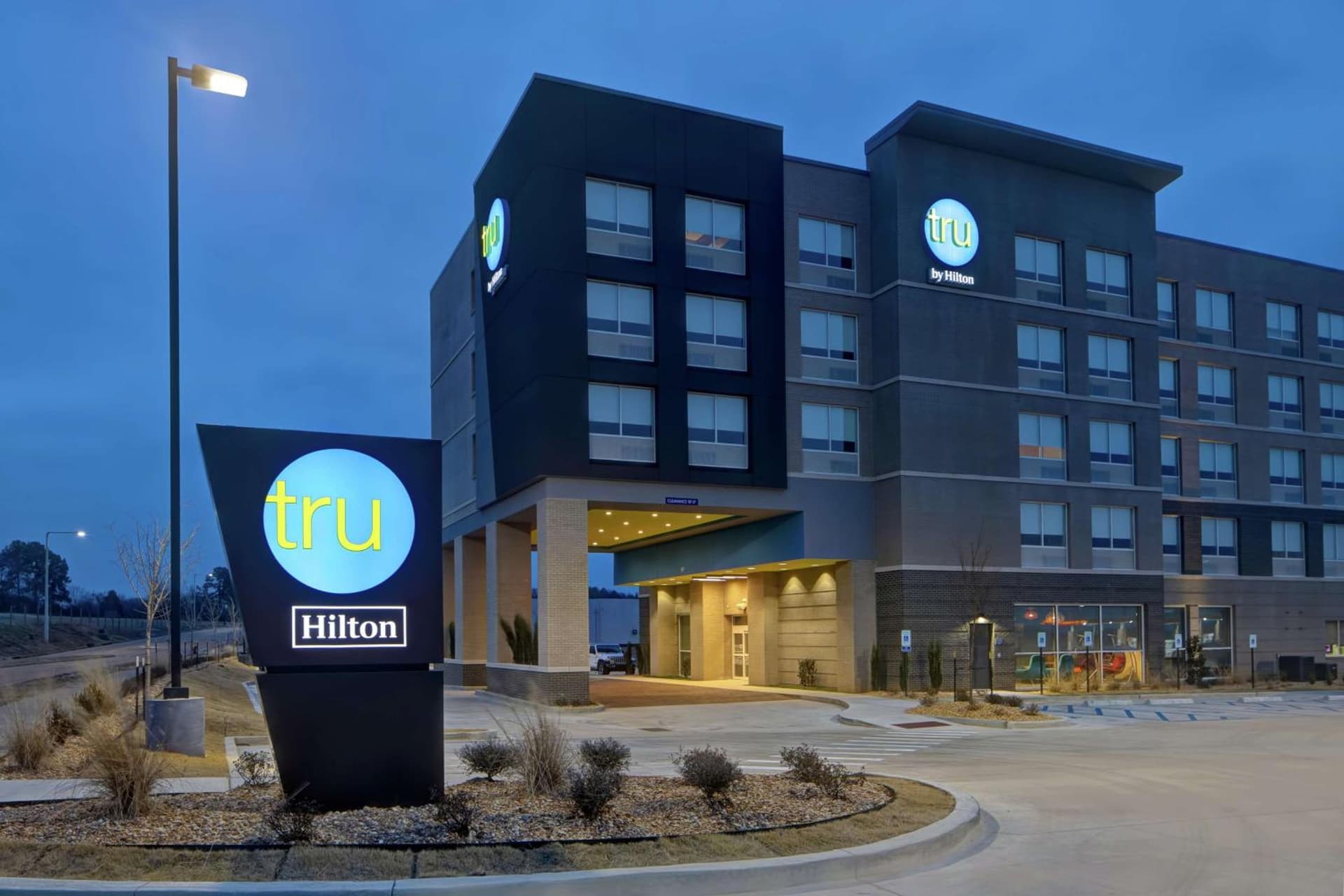 Tru By Hilton Oxford interior in Oxford, MS — gallery photo 2