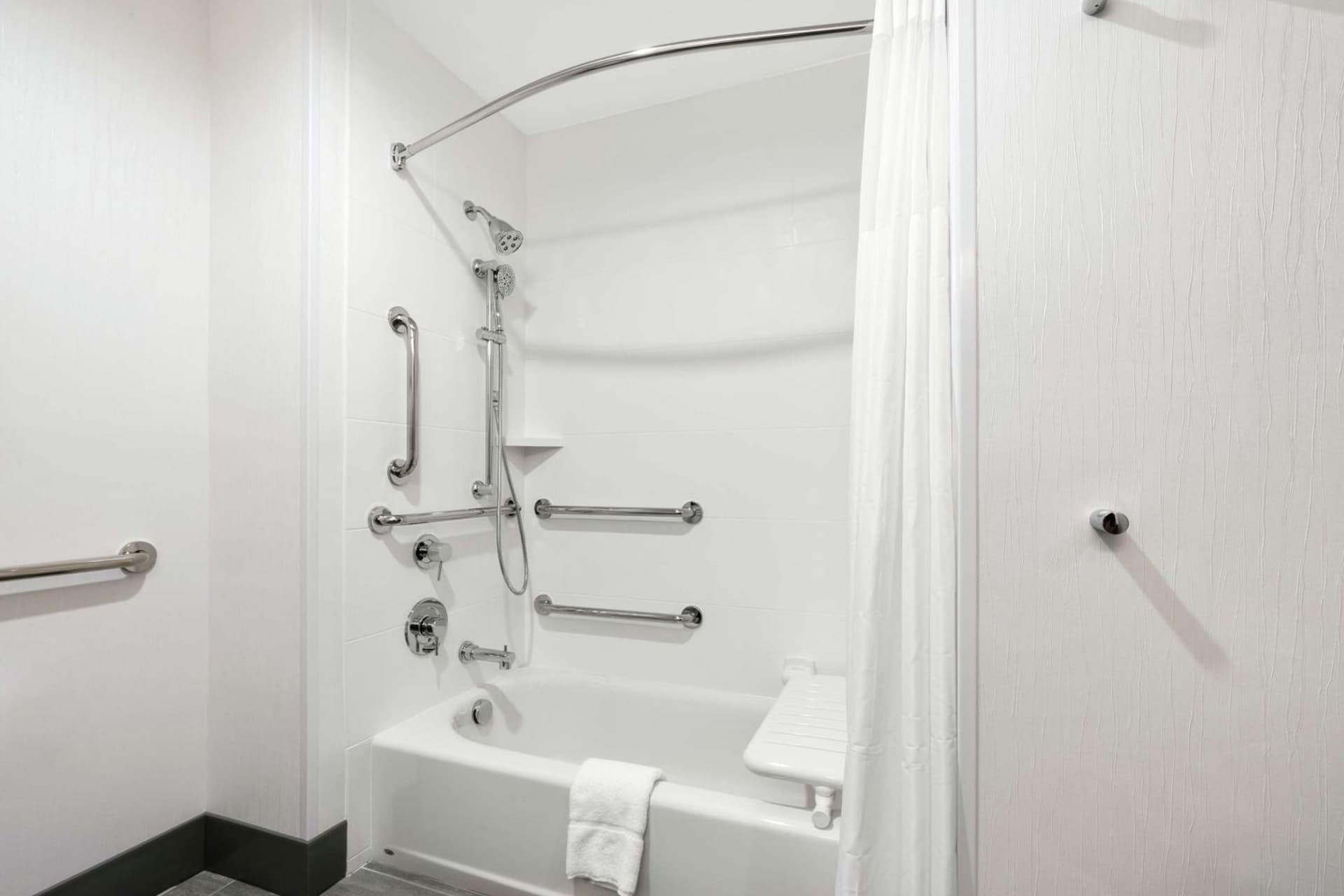 Hampton Inn & Suites Spokane Downtown-South interior in Spokane, WA — gallery photo 2