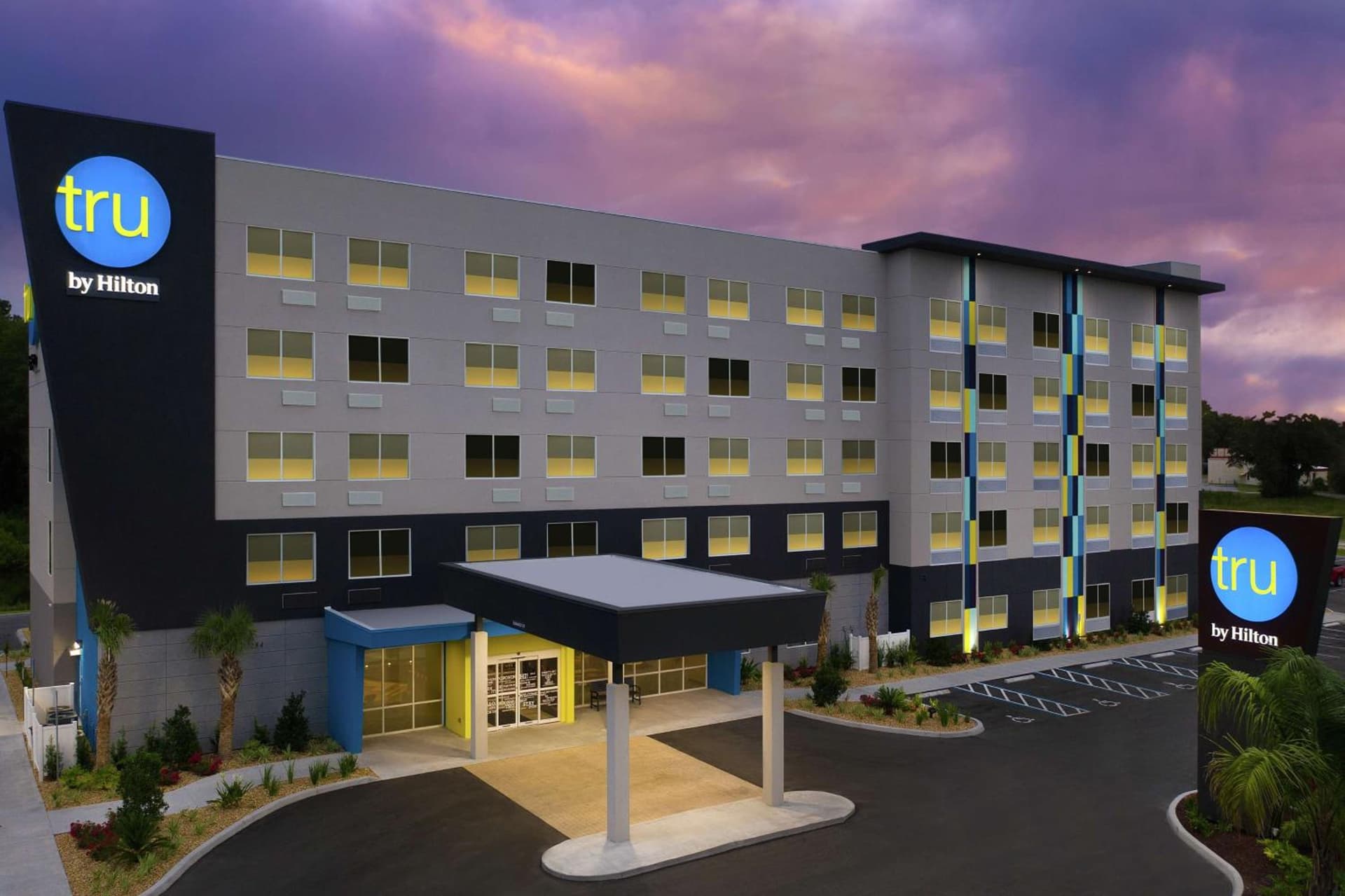 Tru By Hilton Lake City interior in Lake City, FL — gallery photo 2