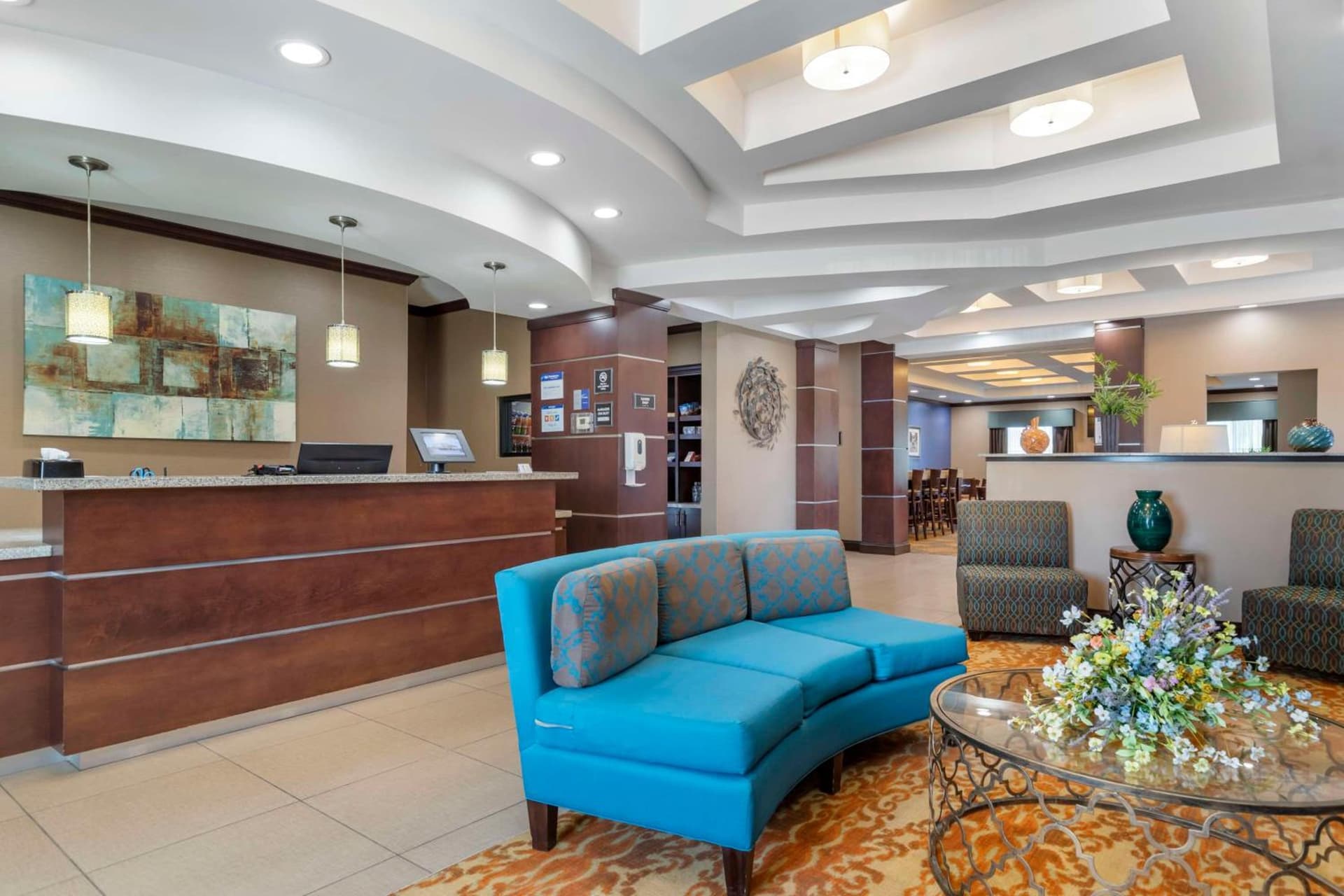 Best Western Plus Longhorn Inn & Suites interior in Luling, TX — gallery photo 2