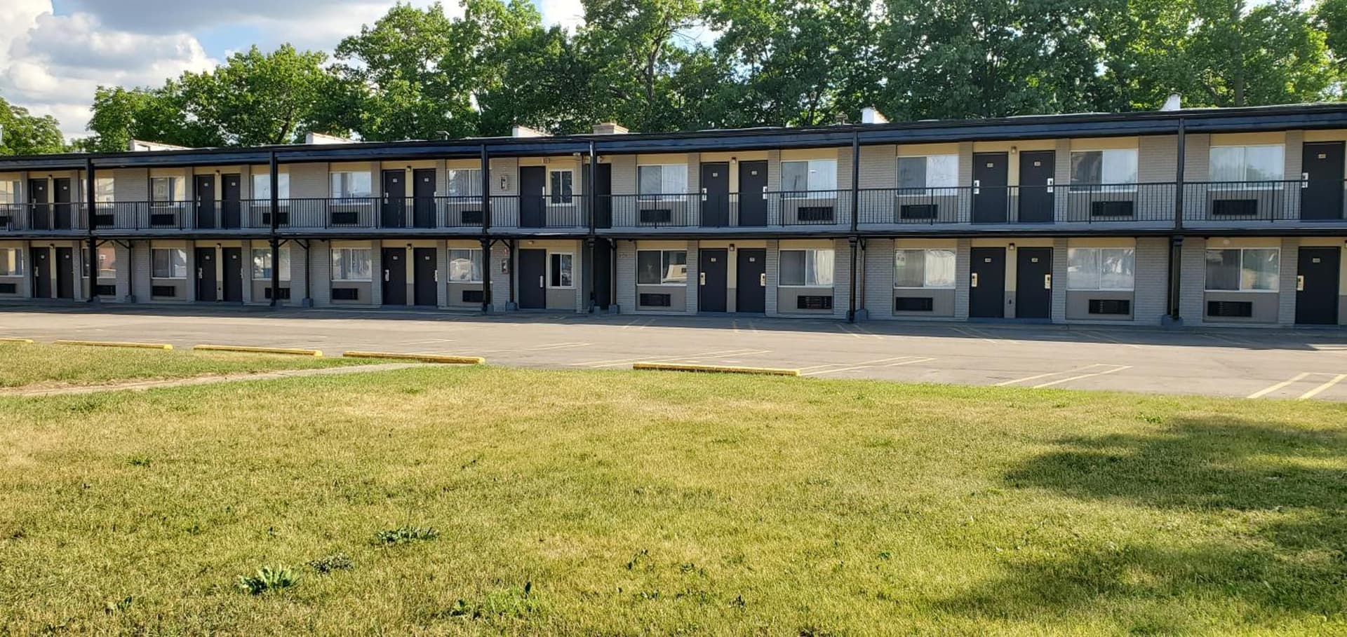 Travelodge by Wyndham Livonia Canton Novi Detroit Area gallery photo in Livonia, MI — image 27