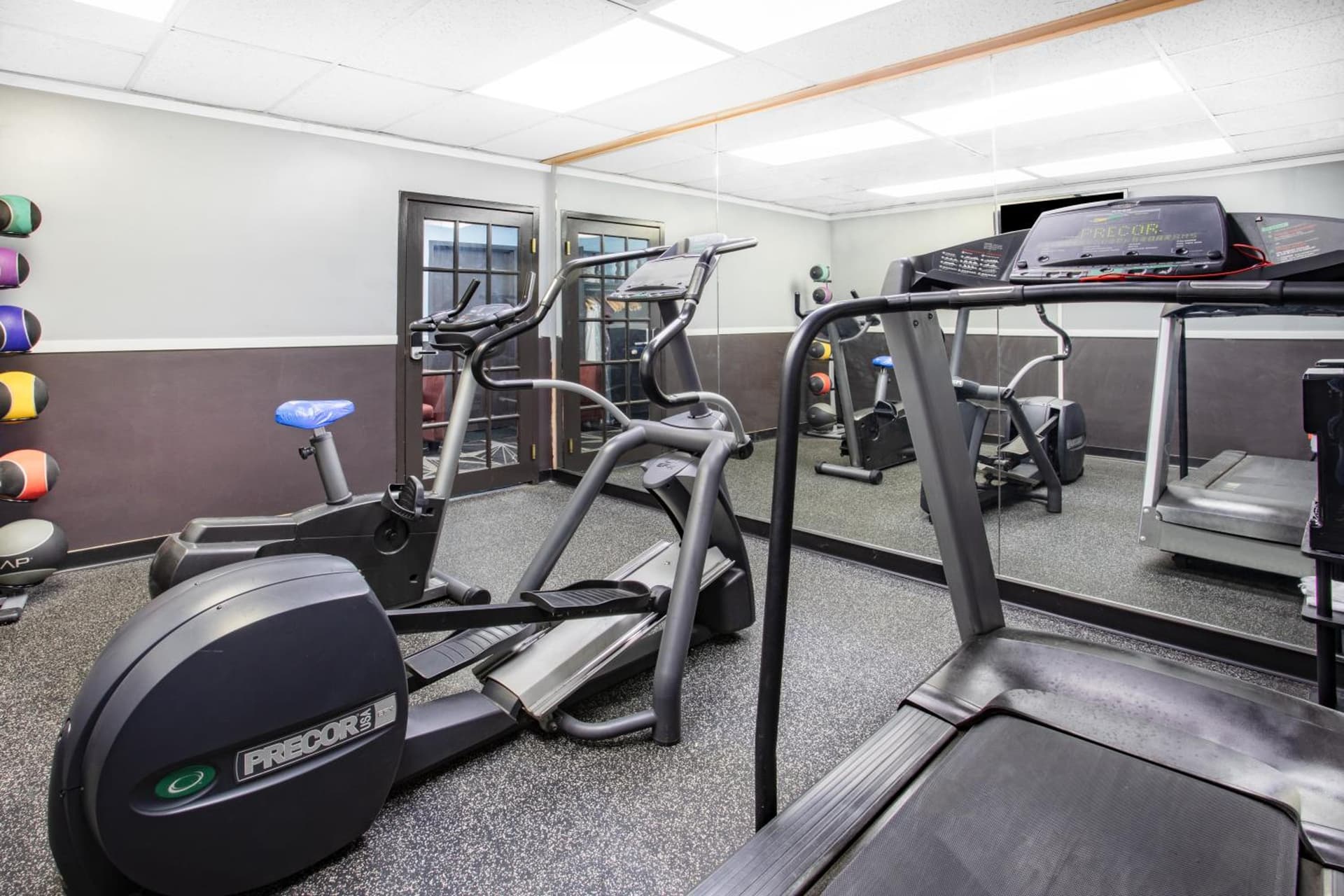 Travelodge by Wyndham Livonia Canton Novi Detroit Area gallery photo in Livonia, MI — image 28