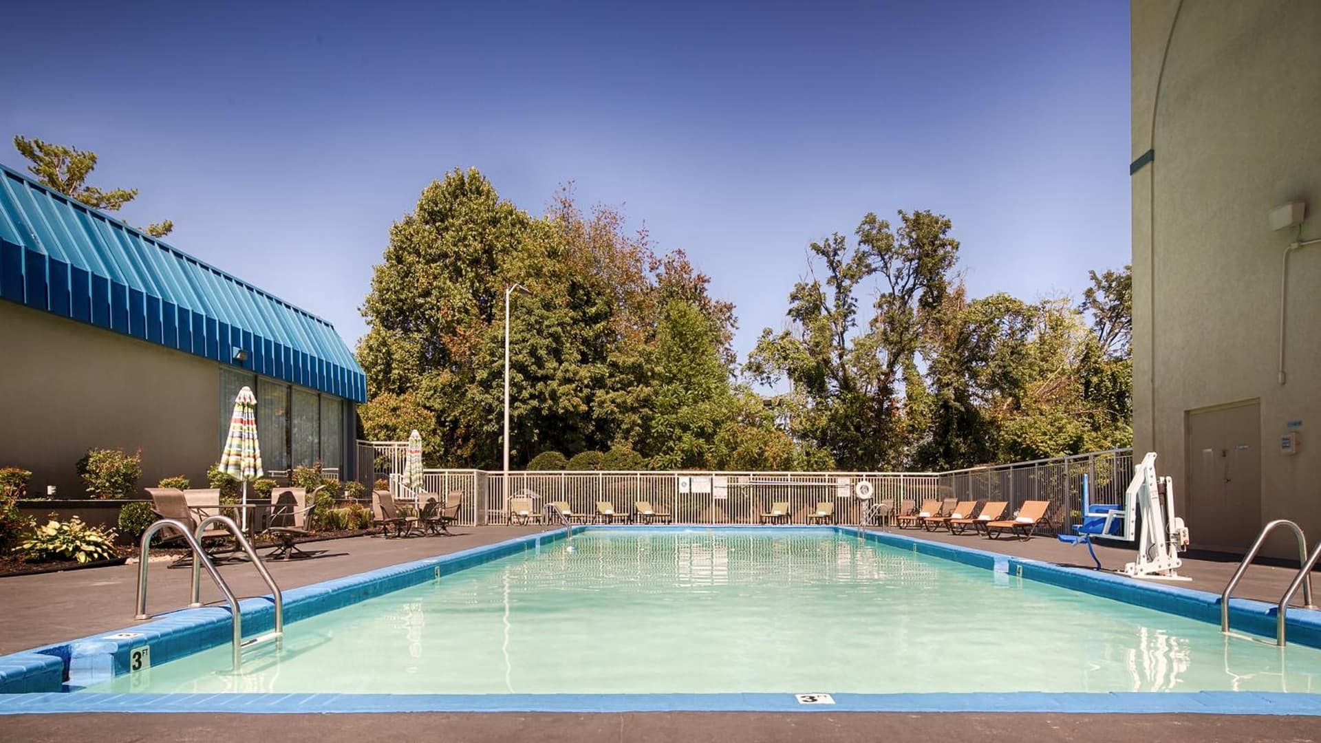 Days Inn & Suites by Wyndham Johnson City gallery photo in Johnson City, TN — image 5