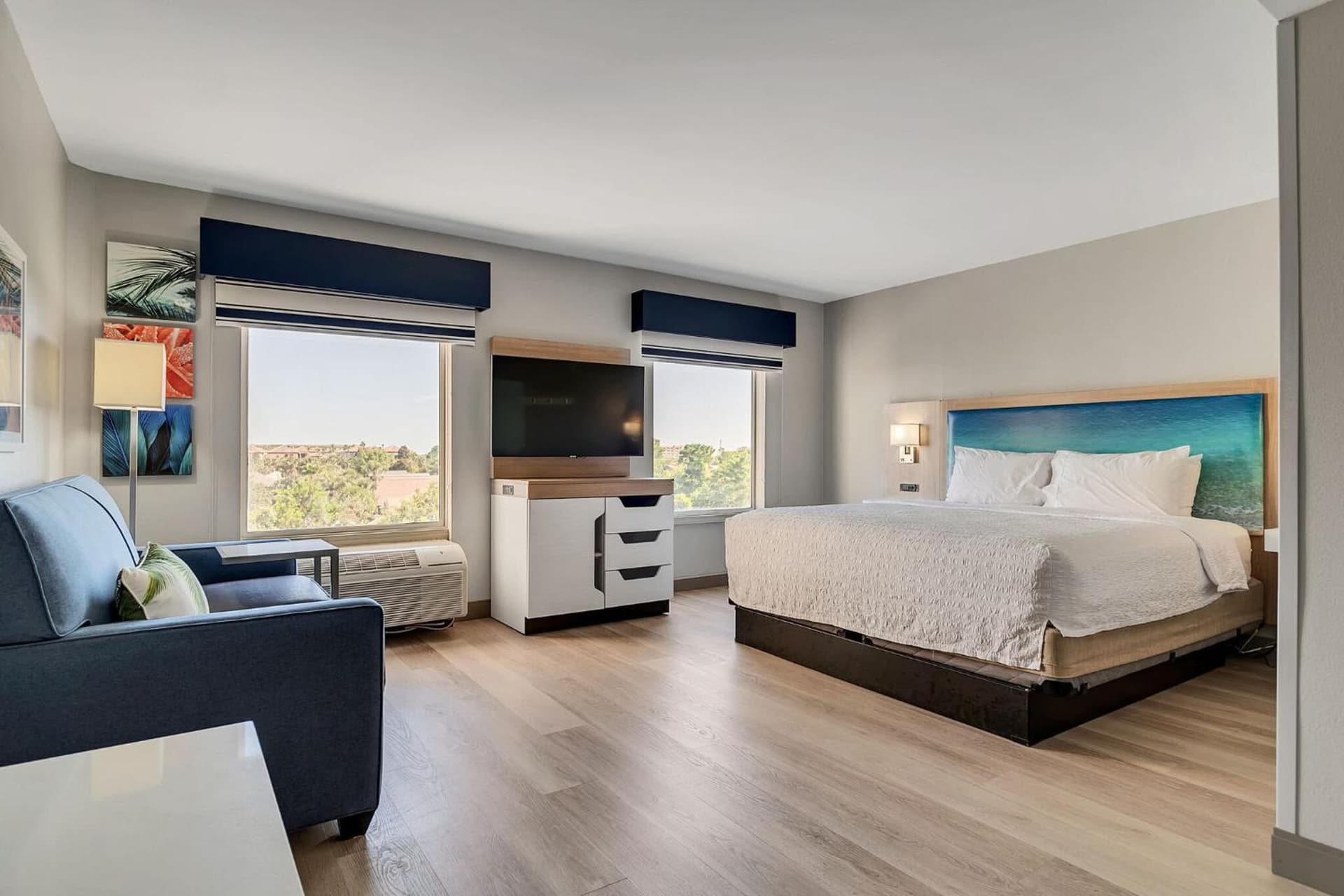 Holiday Inn Express & Suites Destin - Miramar Beach by IHG interior in Destin, FL — gallery photo 2
