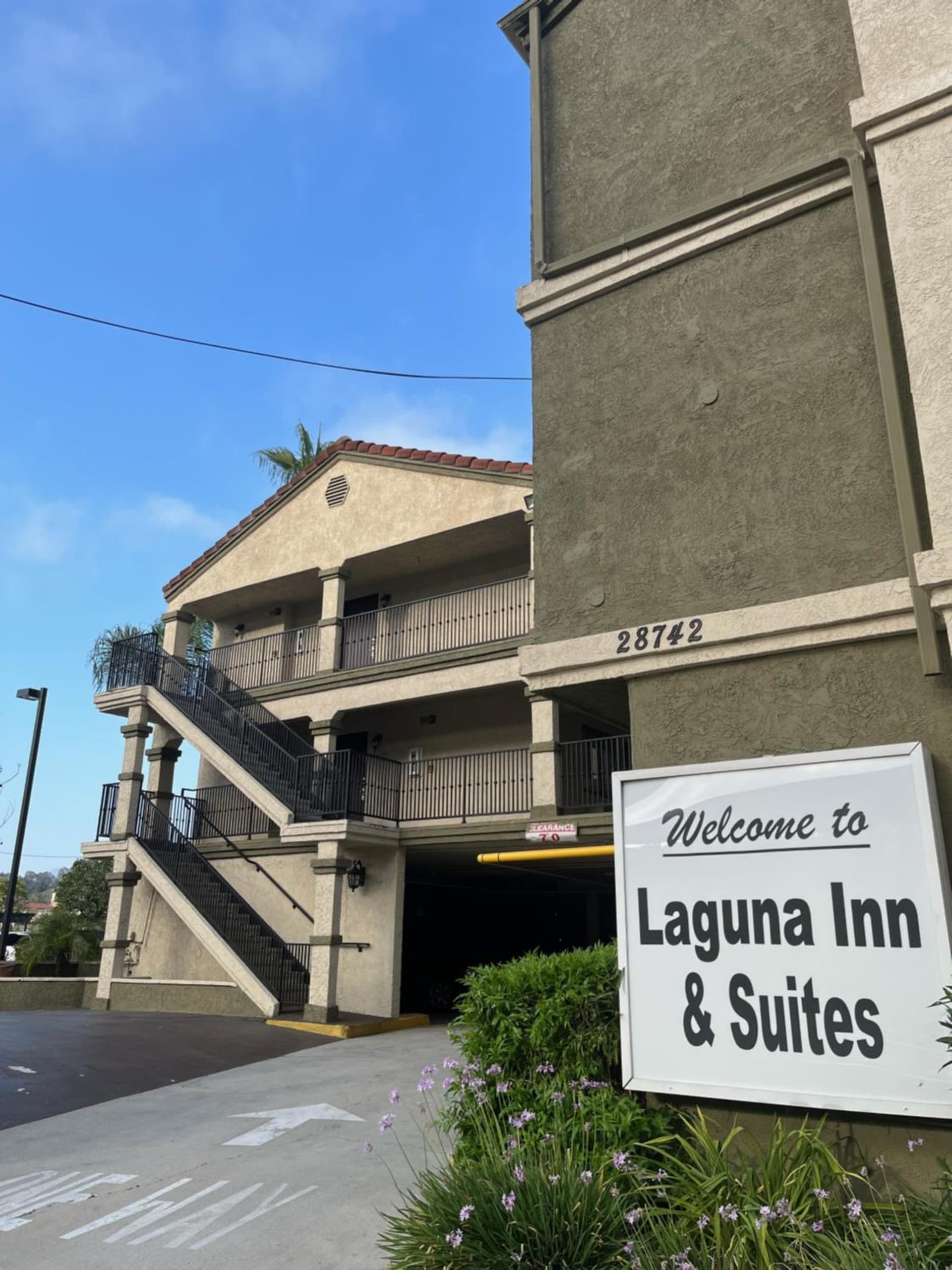 Laguna Inn and Suites interior in San Juan Capistrano, CA — gallery photo 2