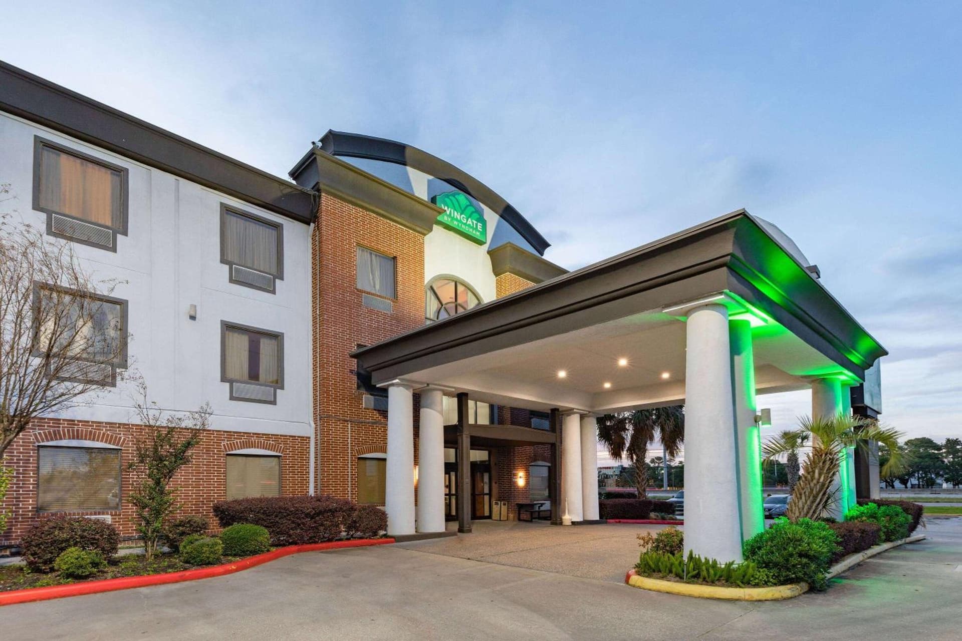 Wingate by Wyndham Houston Bush Intercontinental Airport interior in Houston, TX — gallery photo 2