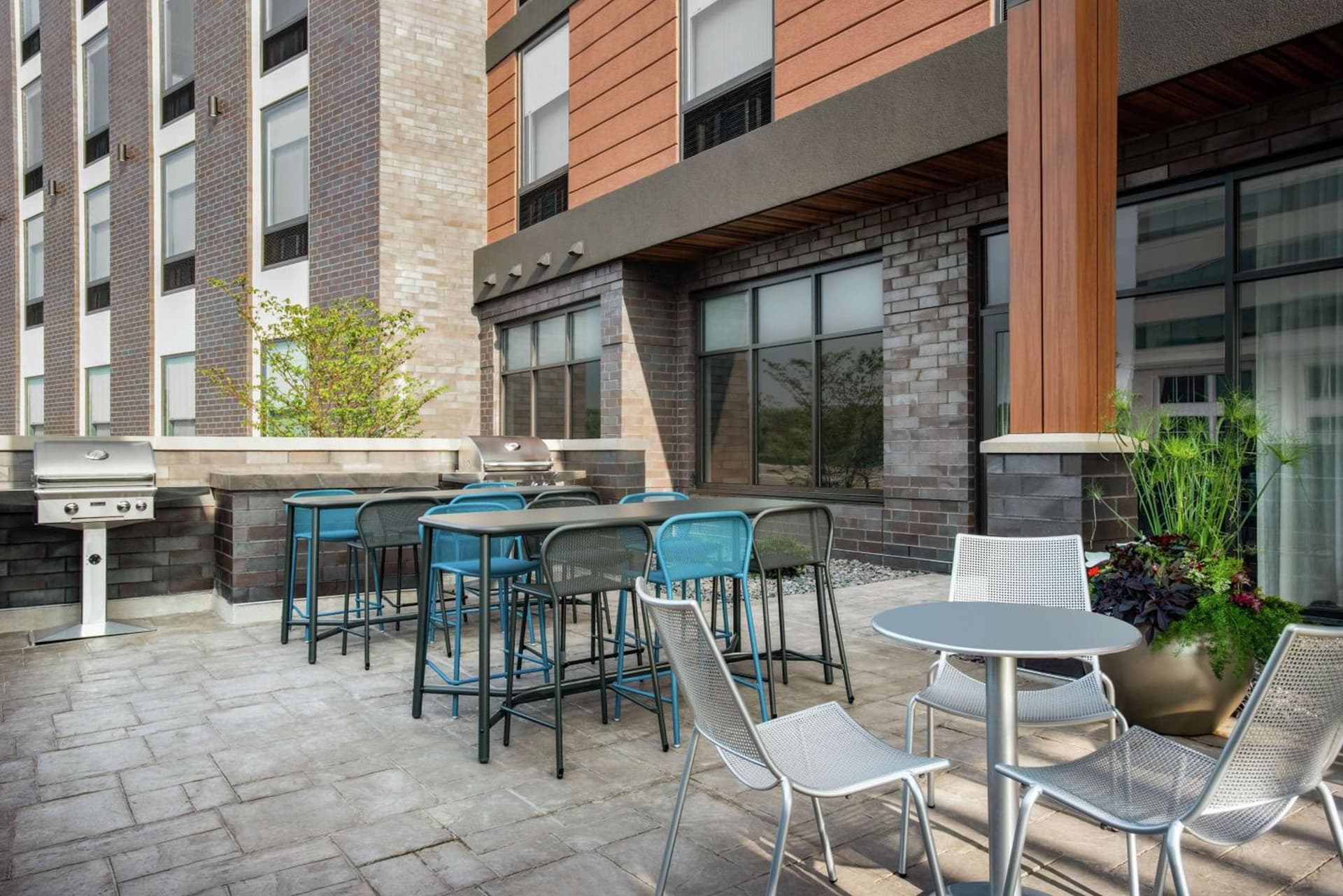 Home2 Suites By Hilton Madison Central Alliant Energy Center interior in Madison, WI — gallery photo 2