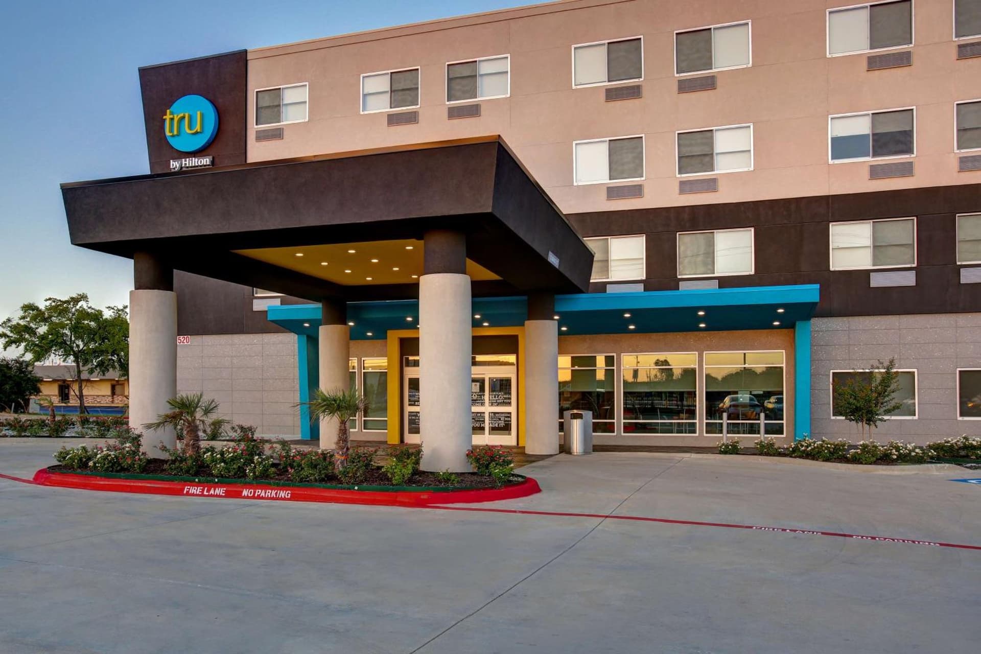 Tru By Hilton Grand Prairie interior in Grand Prairie, TX — gallery photo 2