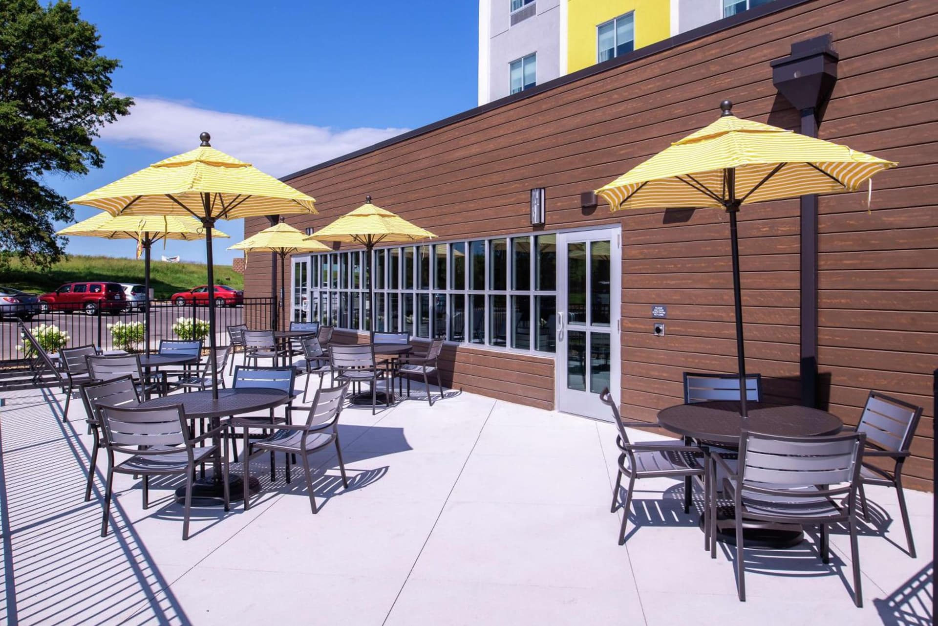 Hilton Garden Inn Kansas City Airport Mo interior in Kansas City, KS — gallery photo 2