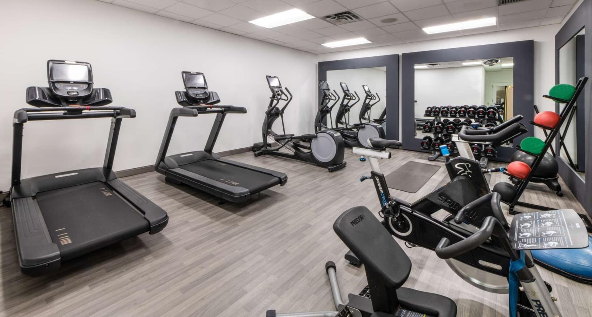 DoubleTree by Hilton Newark Penn Station gallery photo in Newark, NJ — image 14