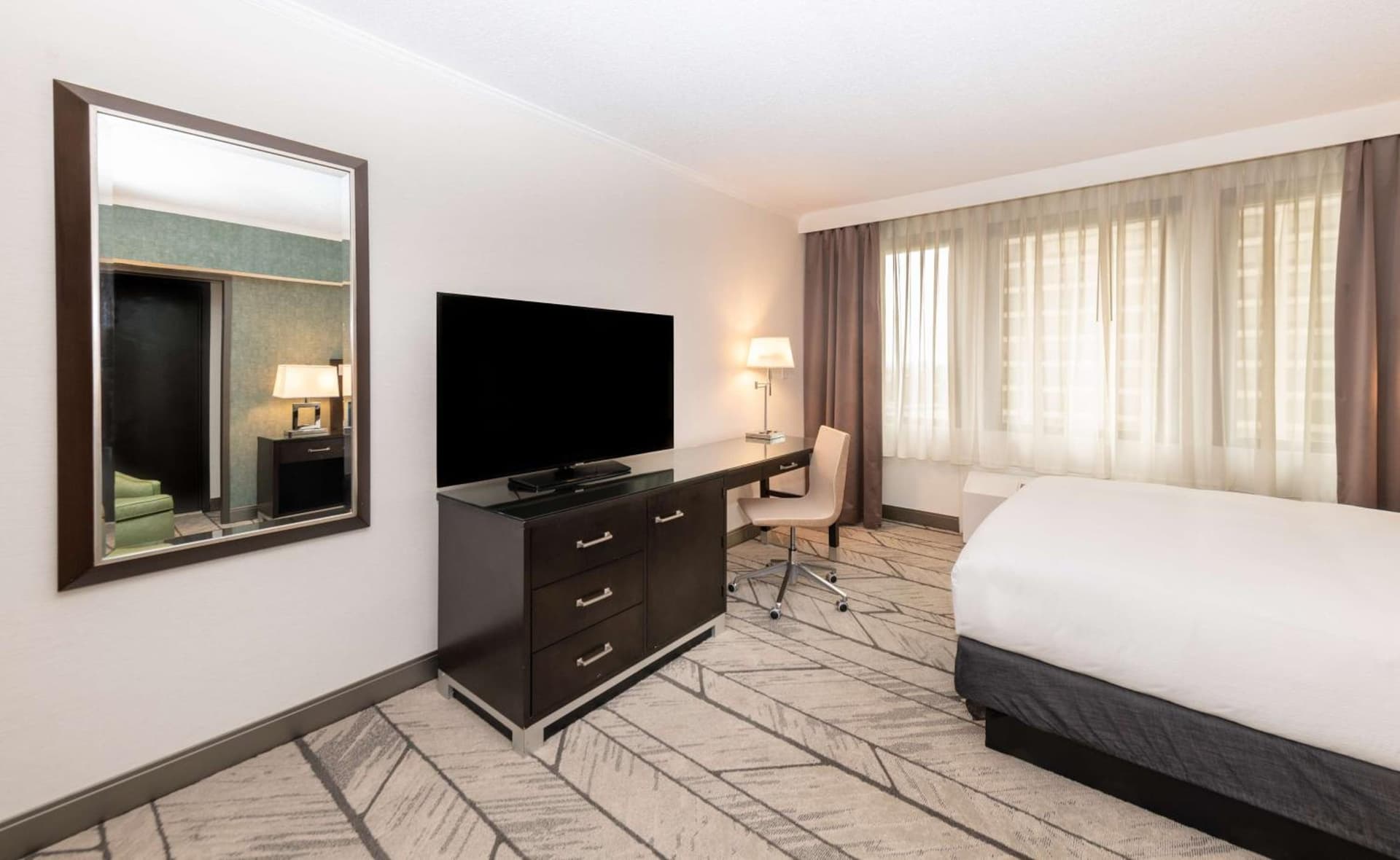 DoubleTree by Hilton Newark Penn Station gallery photo in Newark, NJ — image 10