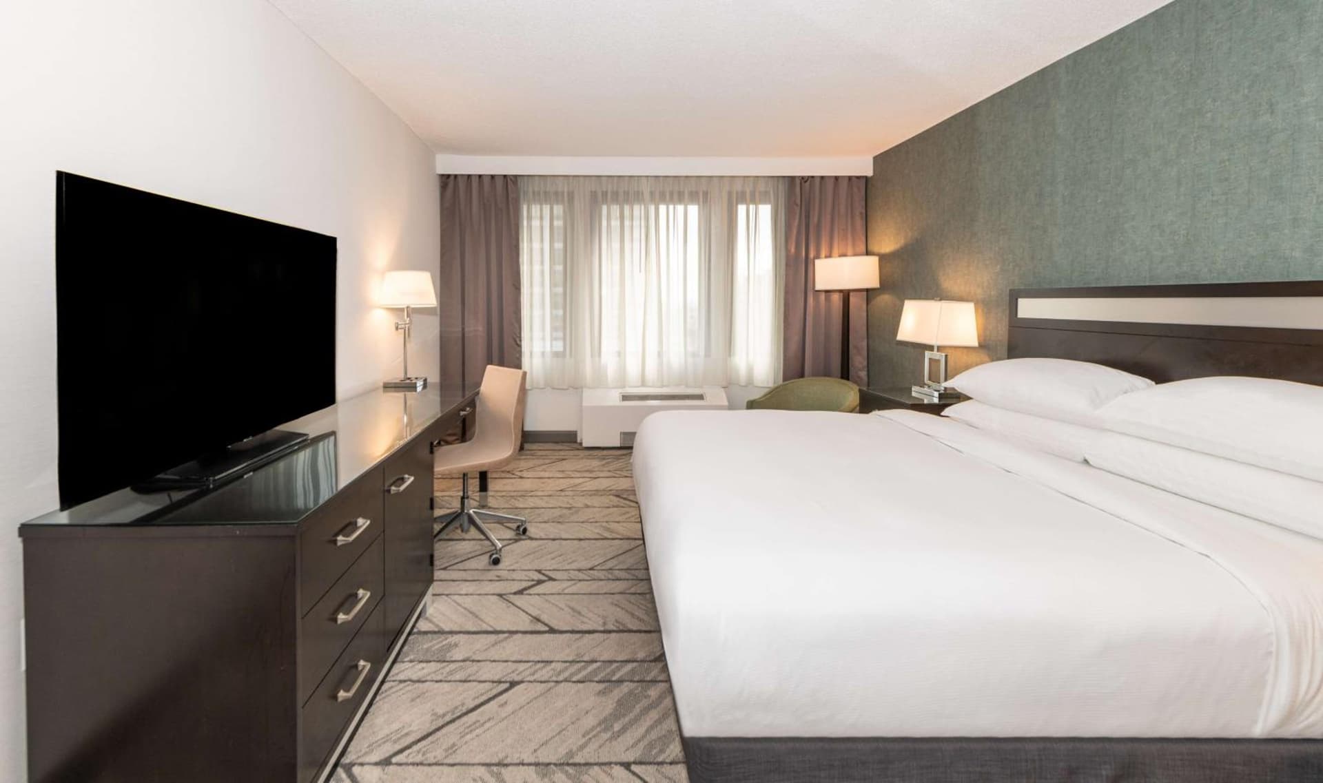 DoubleTree by Hilton Newark Penn Station gallery photo in Newark, NJ — image 26