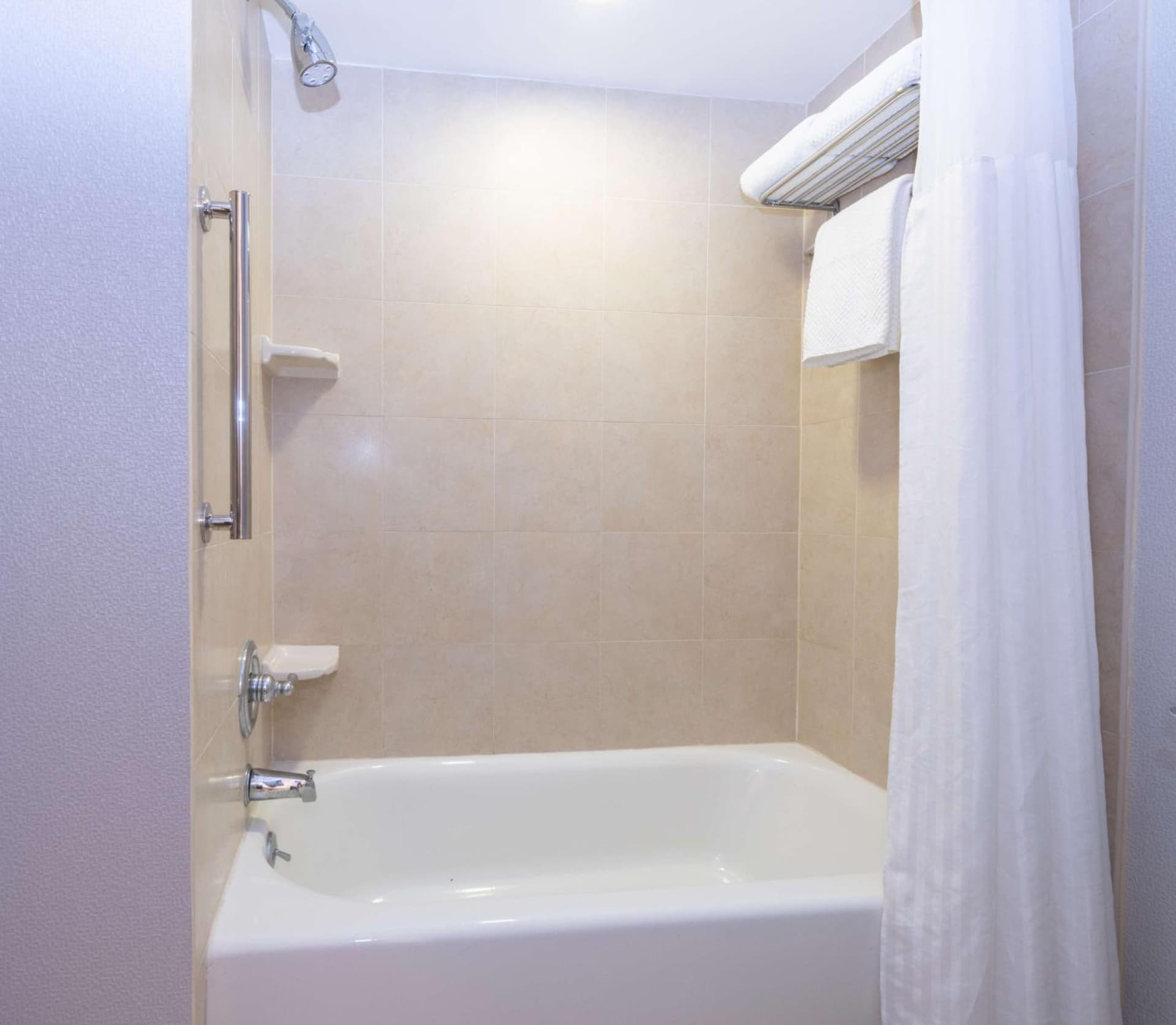 DoubleTree by Hilton Newark Penn Station gallery photo in Newark, NJ — image 11