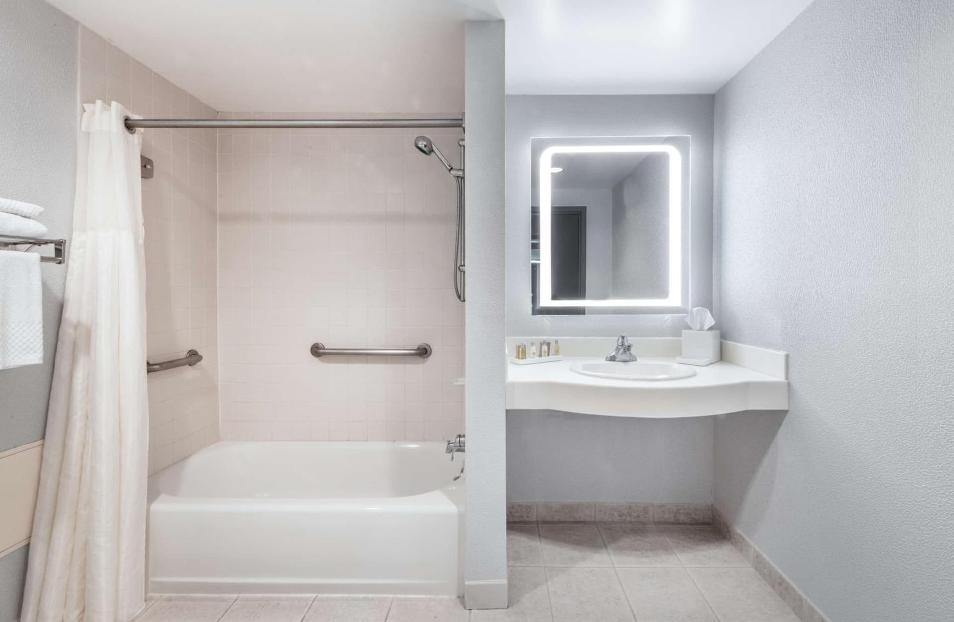 DoubleTree by Hilton Newark Penn Station gallery photo in Newark, NJ — image 30