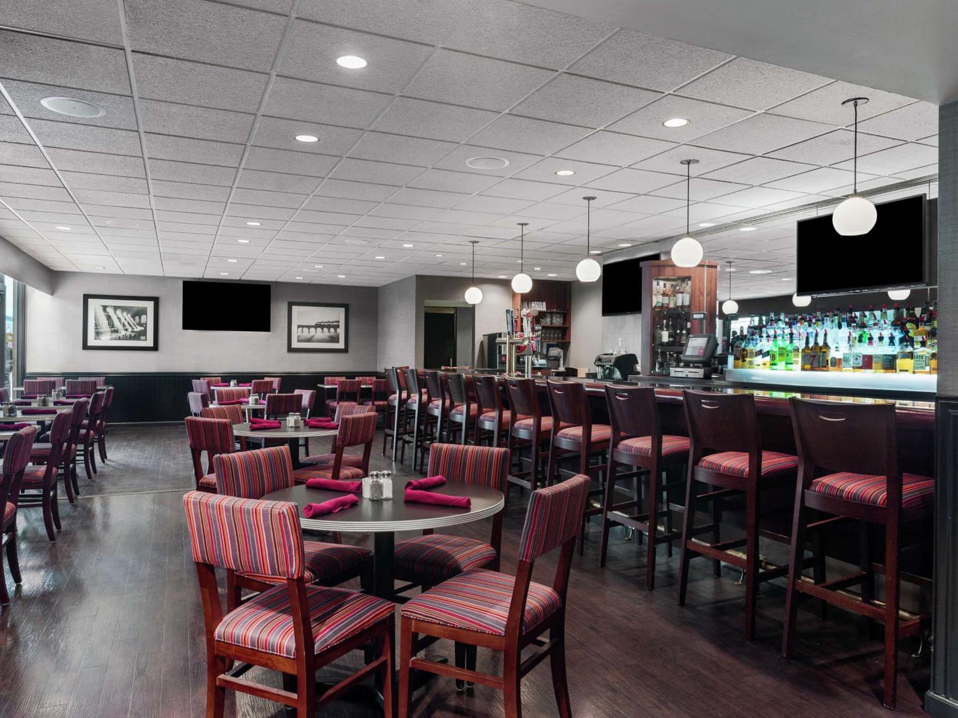 DoubleTree by Hilton Newark Penn Station gallery photo in Newark, NJ — image 35