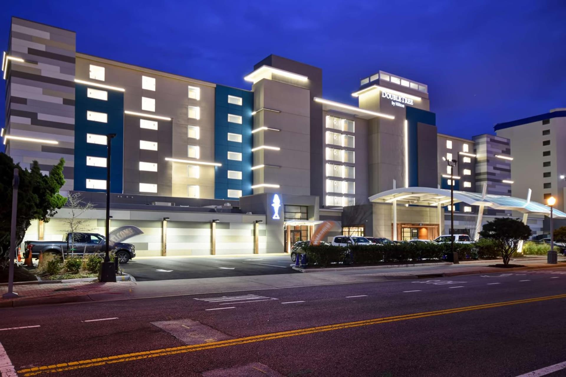 DoubleTree by Hilton Oceanfront Virginia Beach interior in Virginia Beach, VA — gallery photo 2