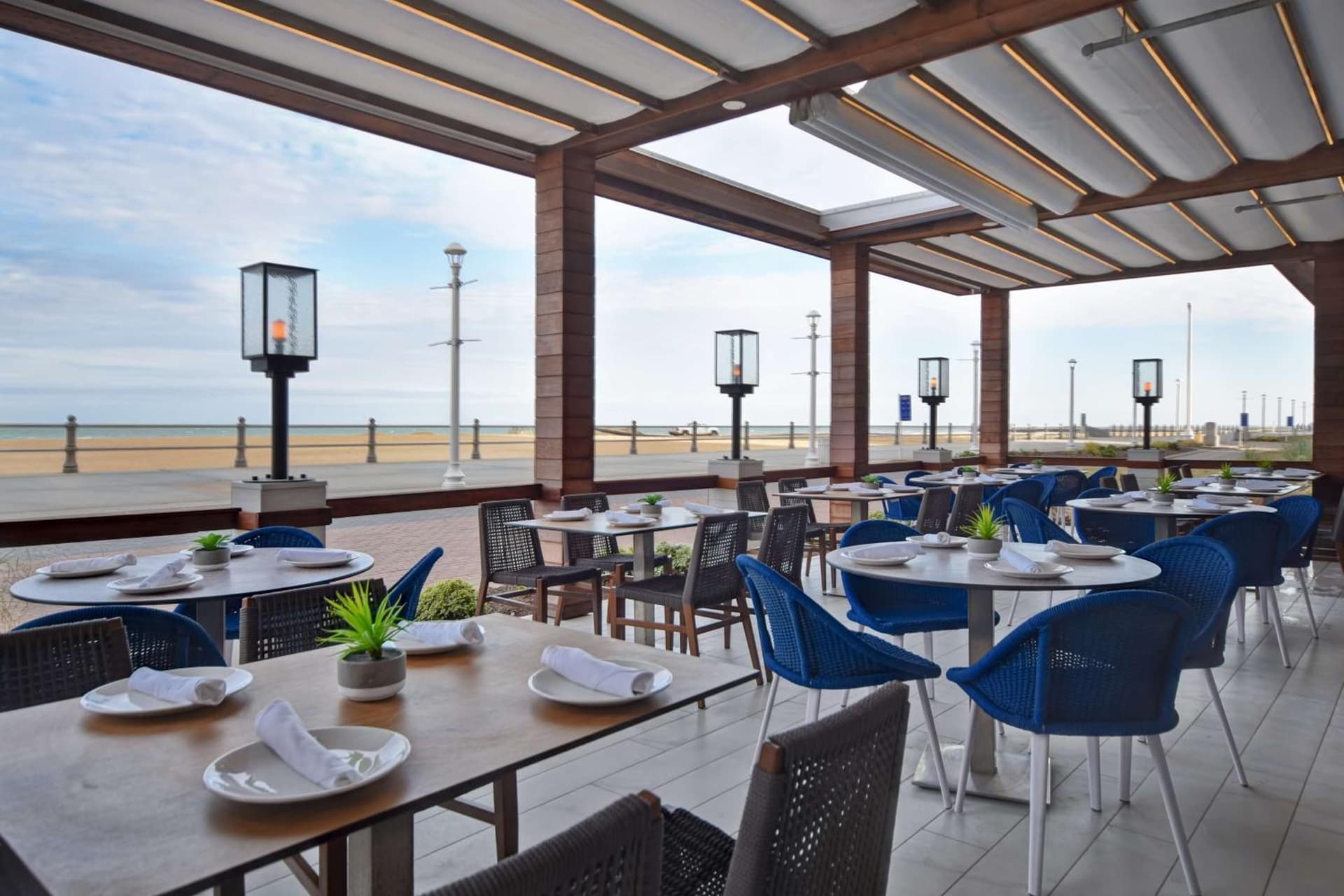 DoubleTree by Hilton Oceanfront Virginia Beach interior in Virginia Beach, VA — gallery photo 2