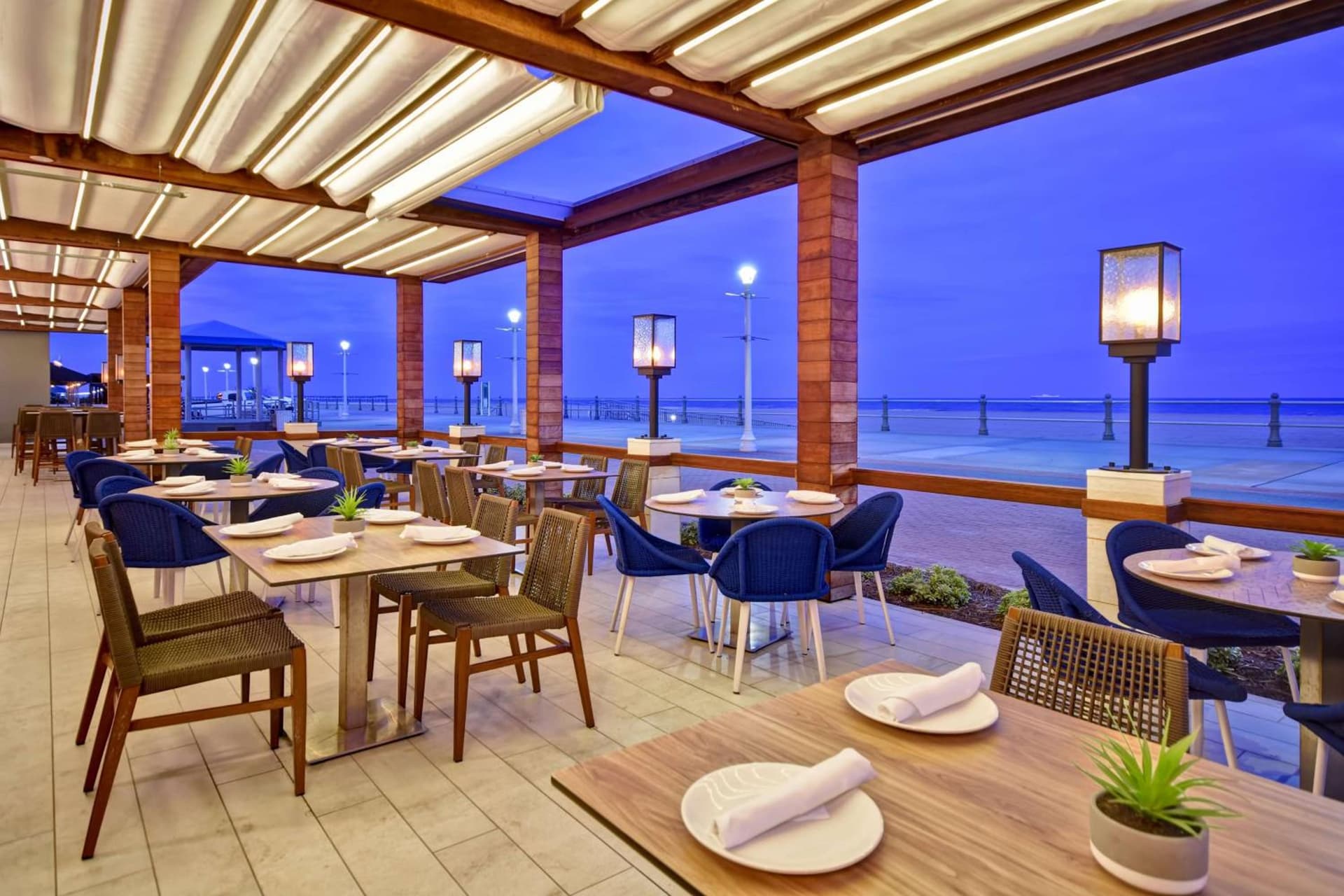 DoubleTree by Hilton Oceanfront Virginia Beach gallery photo in Virginia Beach, VA — image 43
