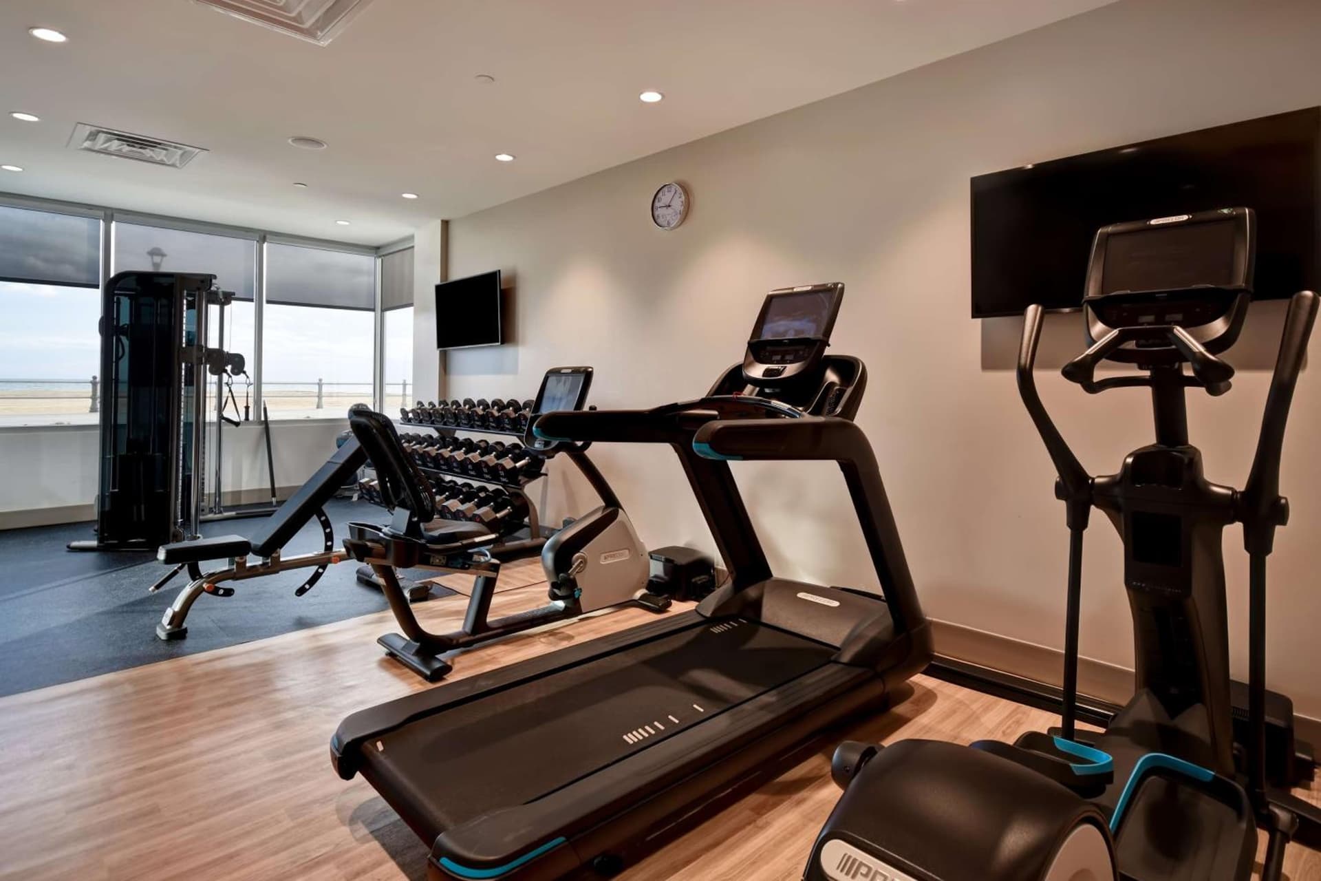 DoubleTree by Hilton Oceanfront Virginia Beach gallery photo in Virginia Beach, VA — image 29