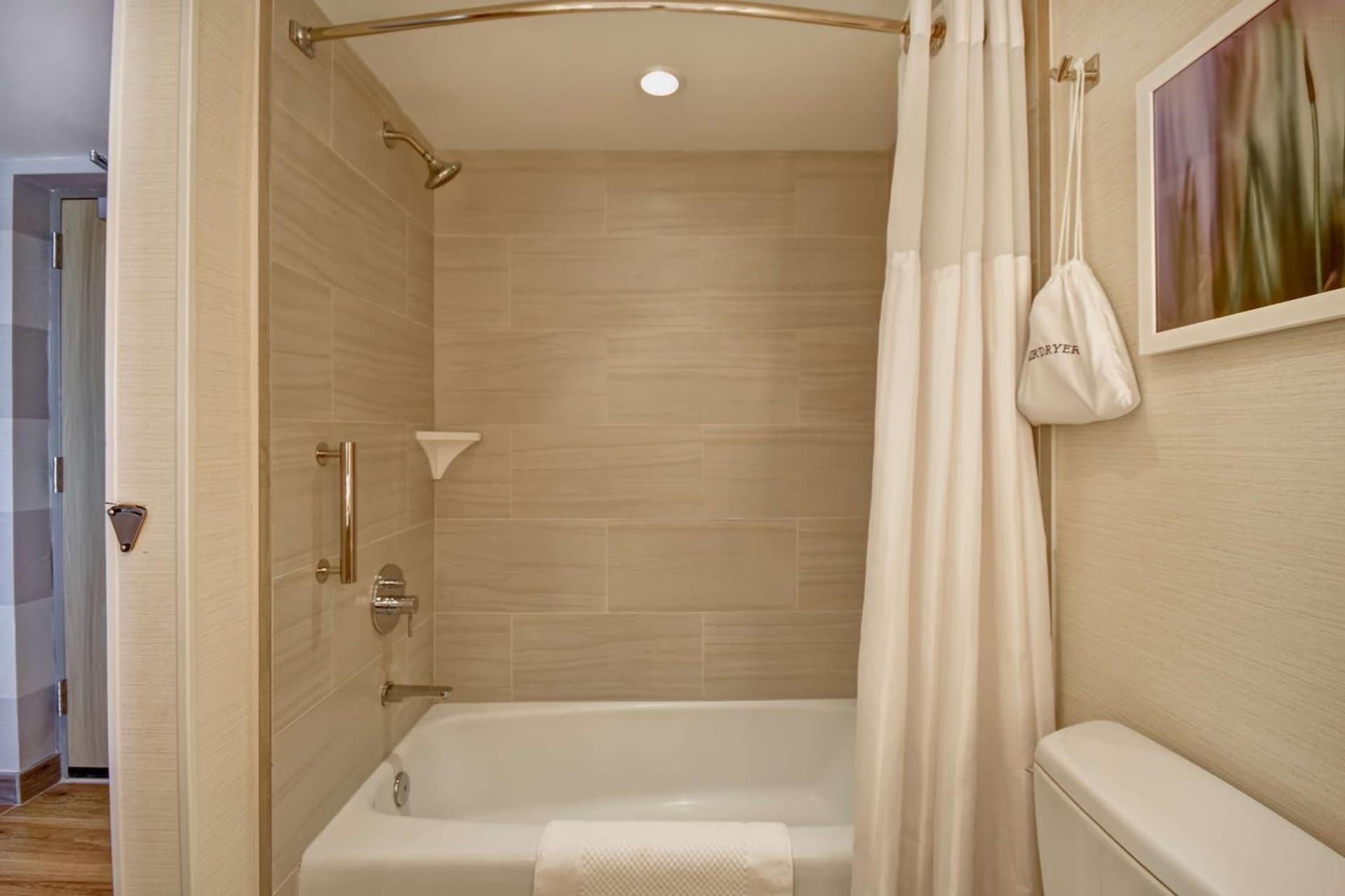 DoubleTree by Hilton Oceanfront Virginia Beach gallery photo in Virginia Beach, VA — image 19
