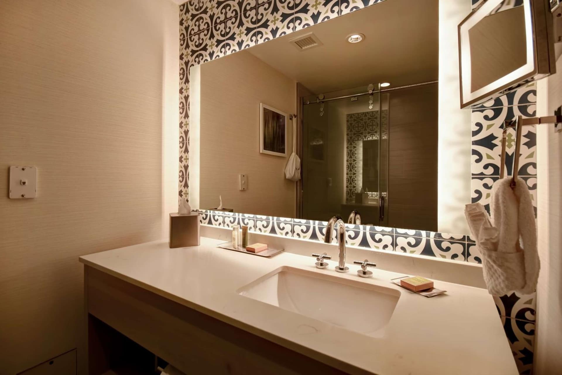 DoubleTree by Hilton Oceanfront Virginia Beach gallery photo in Virginia Beach, VA — image 47
