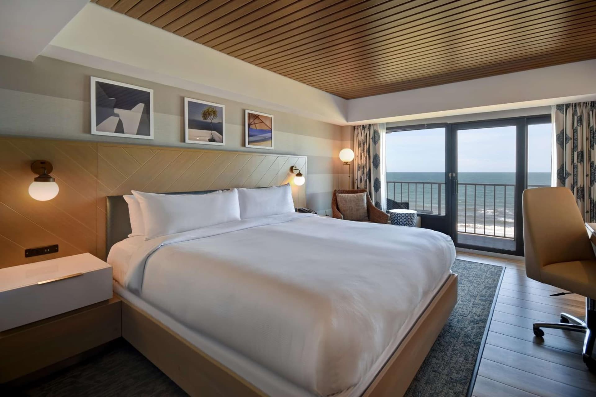 DoubleTree by Hilton Oceanfront Virginia Beach gallery photo in Virginia Beach, VA — image 10